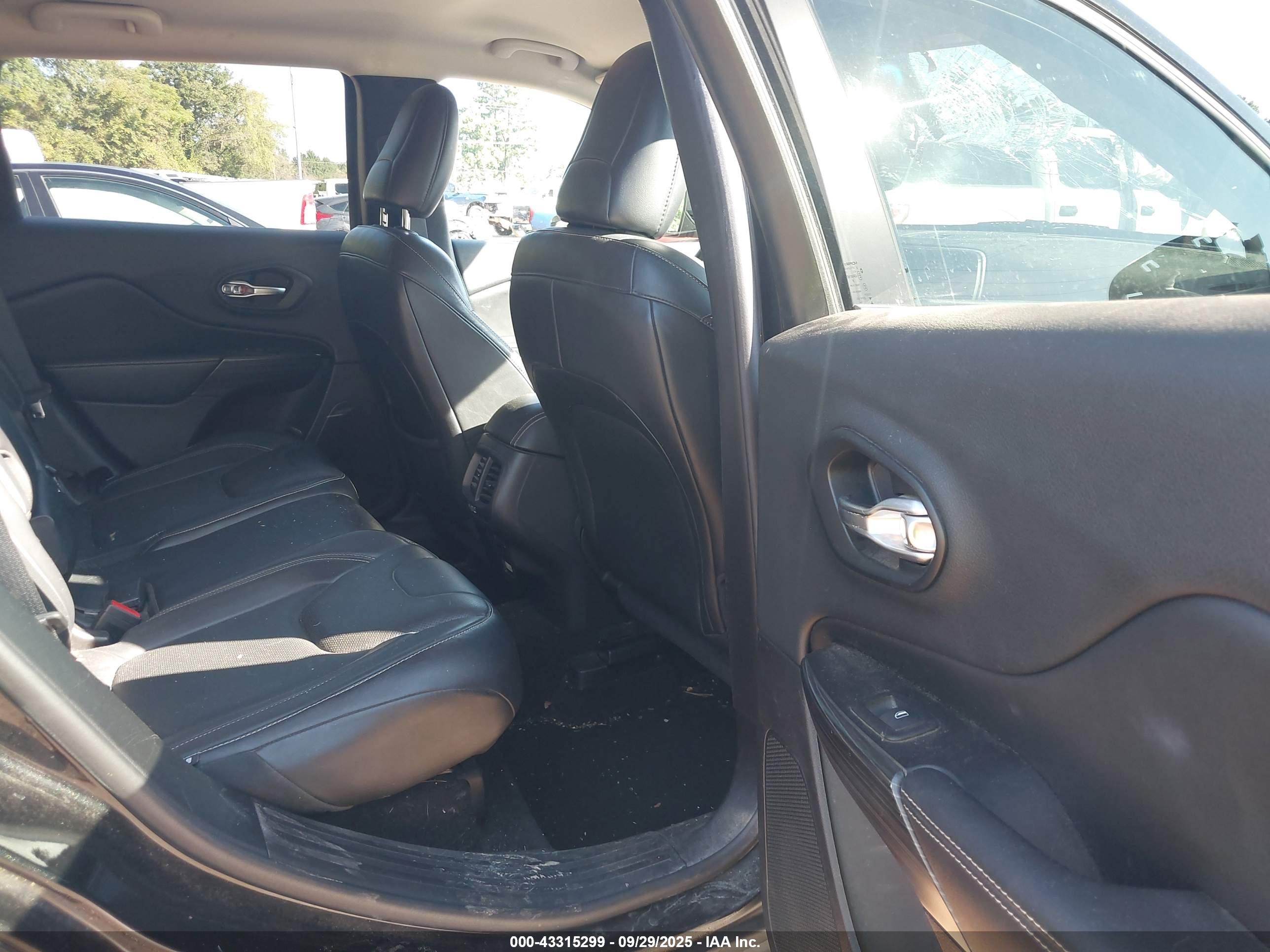 JEEP CHEROKEE image 8