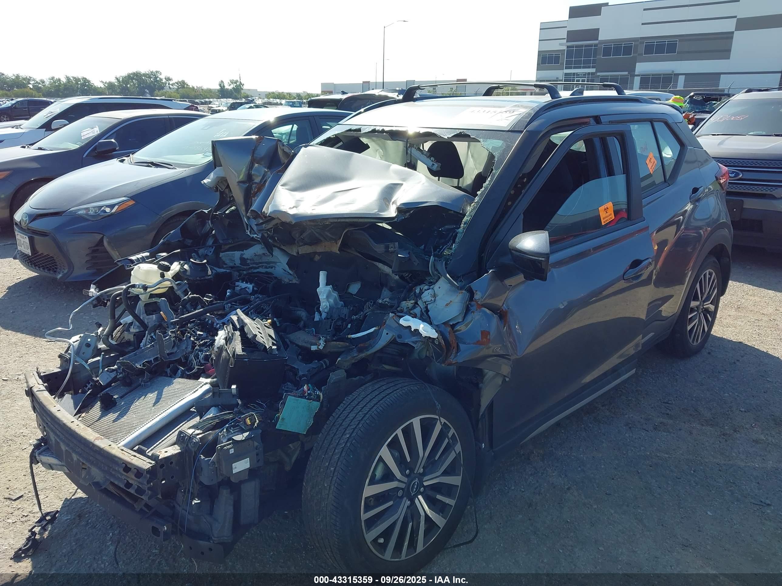 NISSAN KICKS image 2