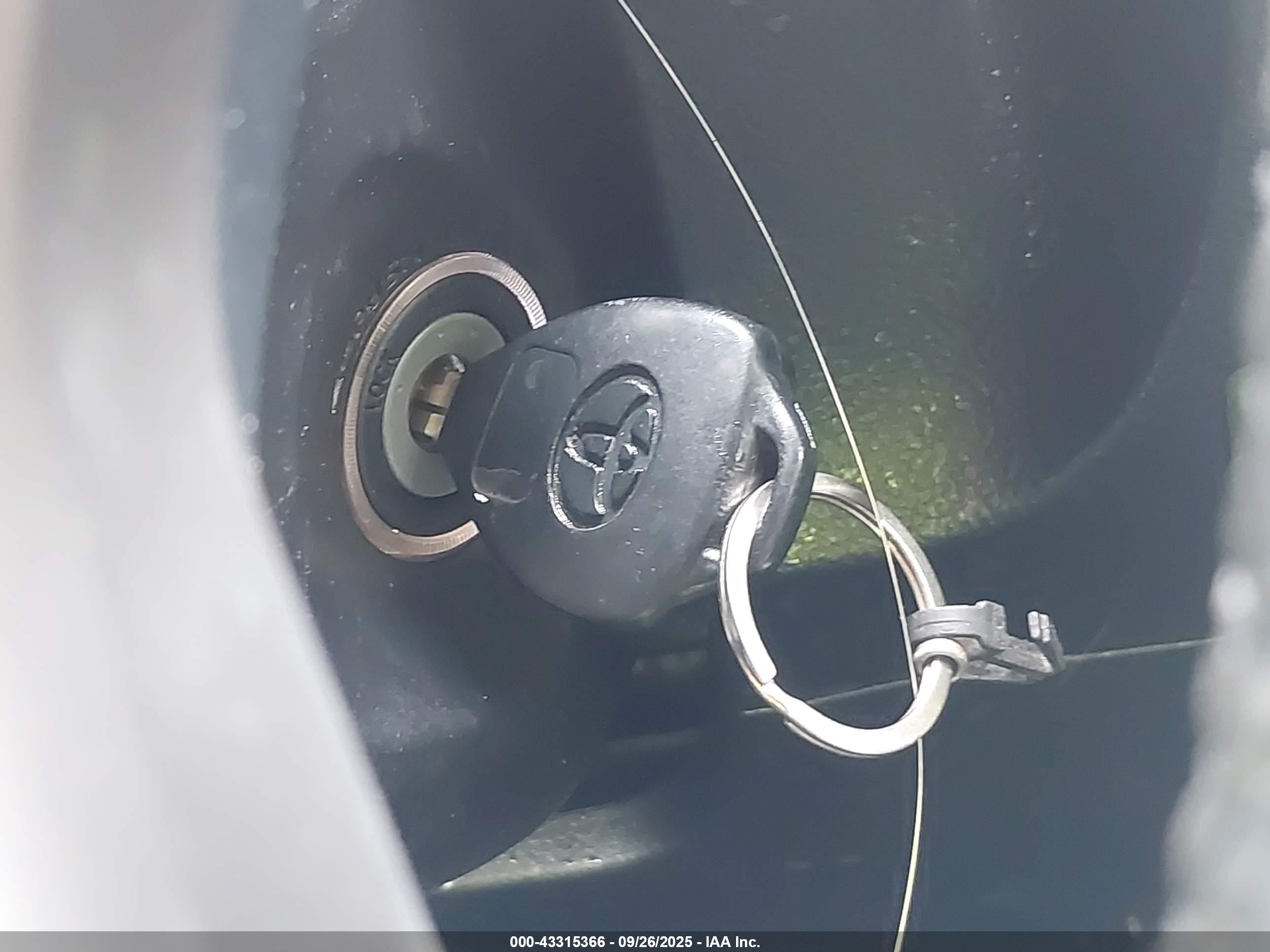 TOYOTA 4RUNNER image 11