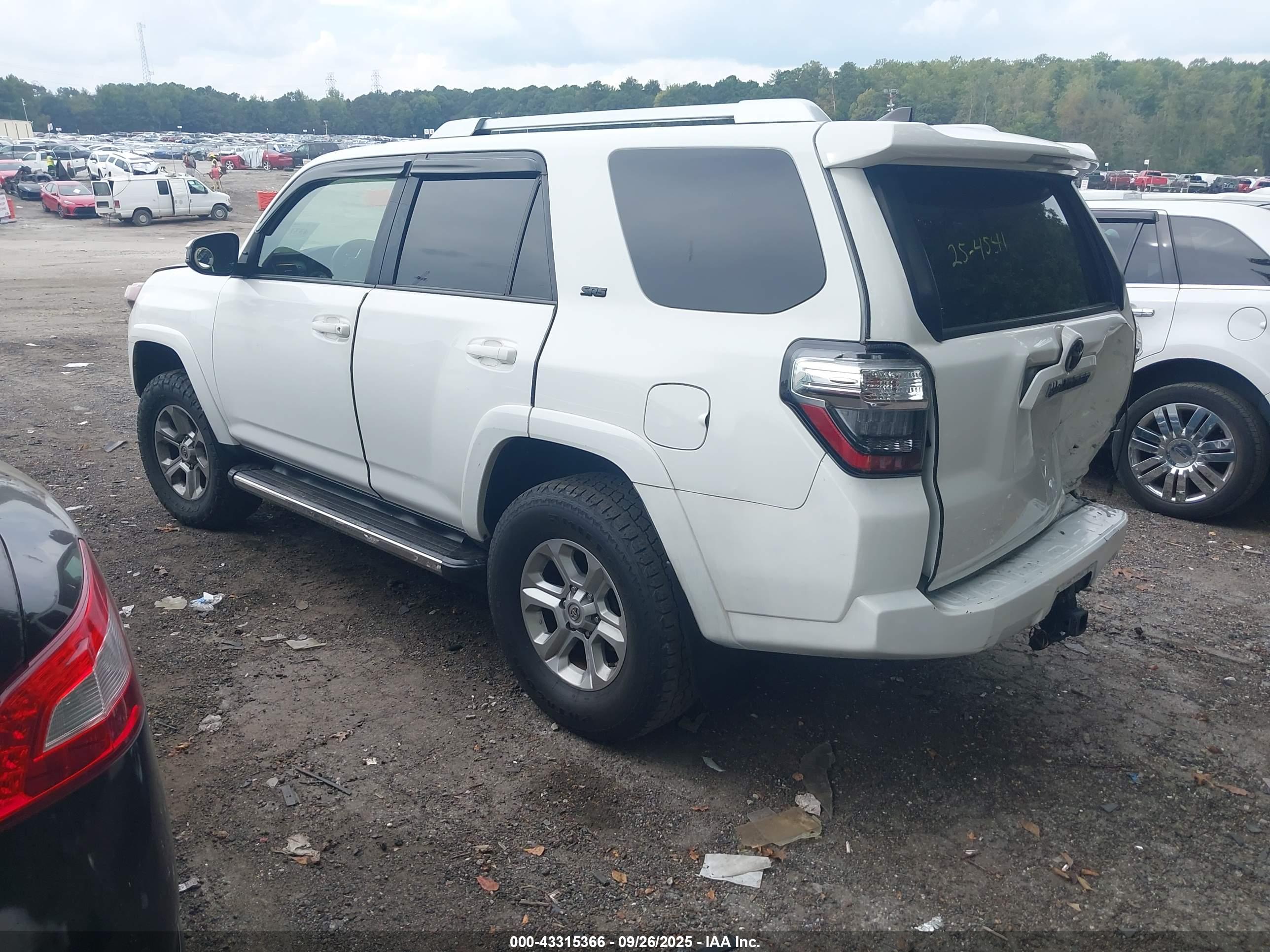TOYOTA 4RUNNER image 3