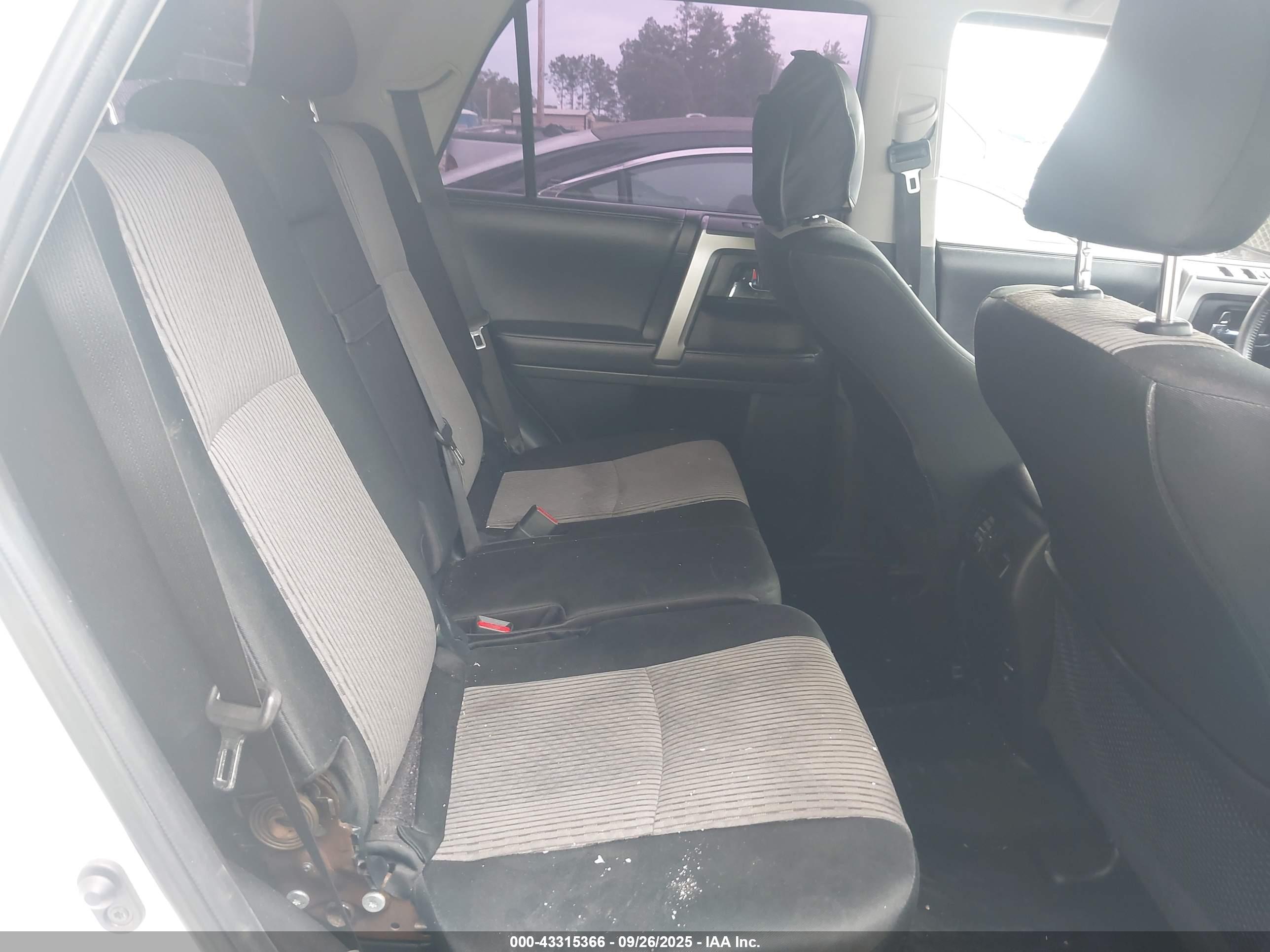 TOYOTA 4RUNNER image 8