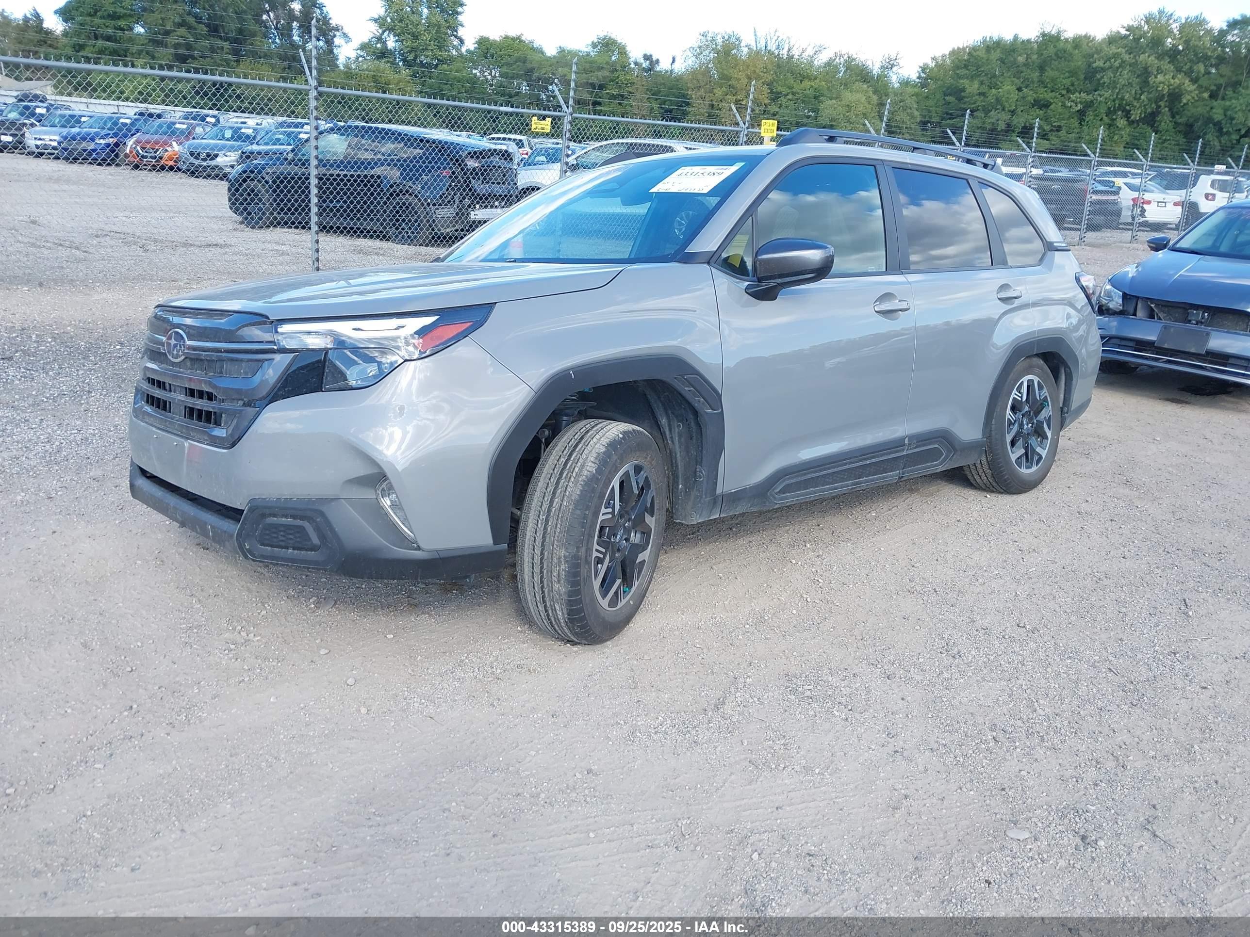 SUBARU FORESTER image 2