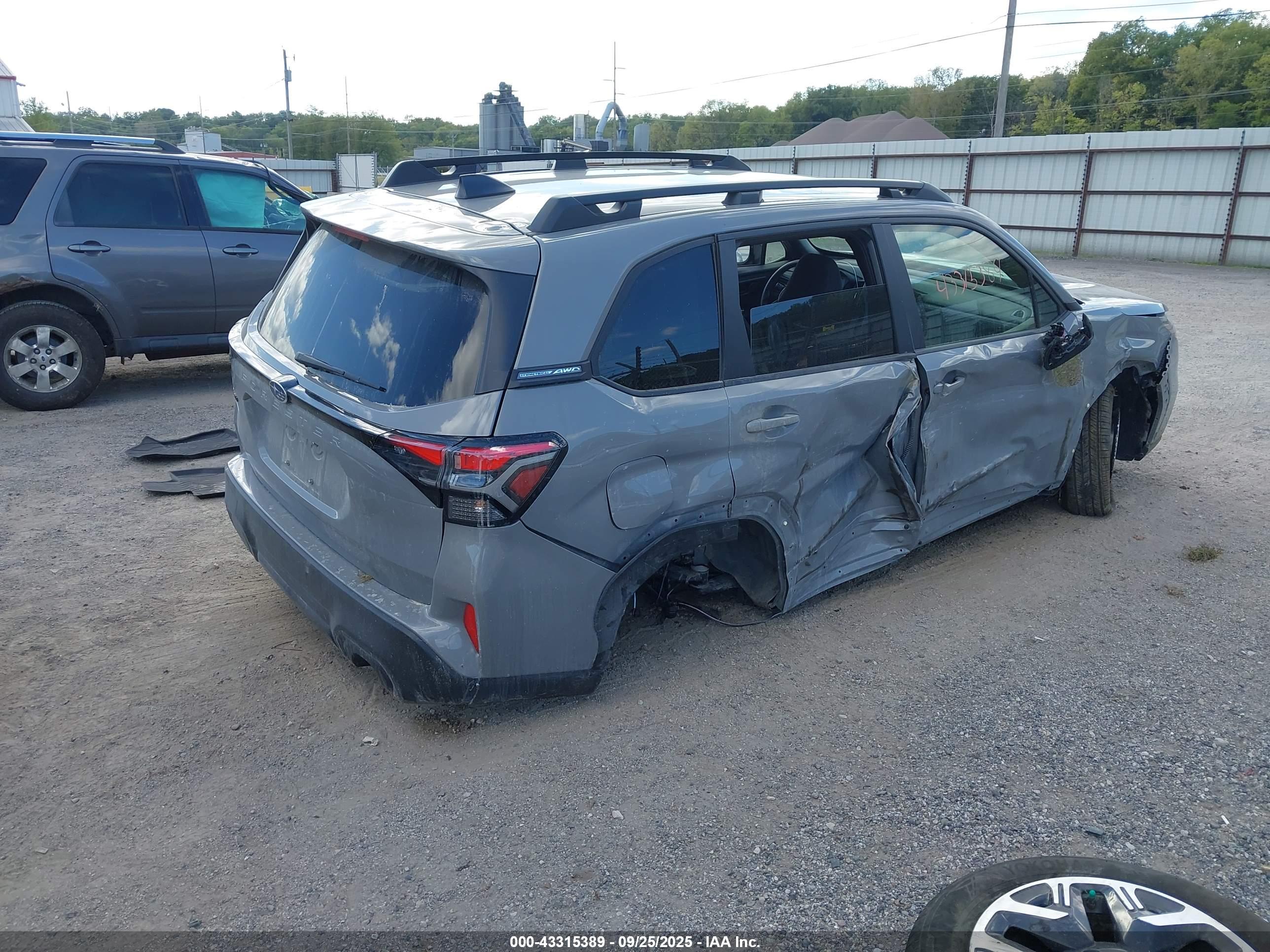 SUBARU FORESTER image 4