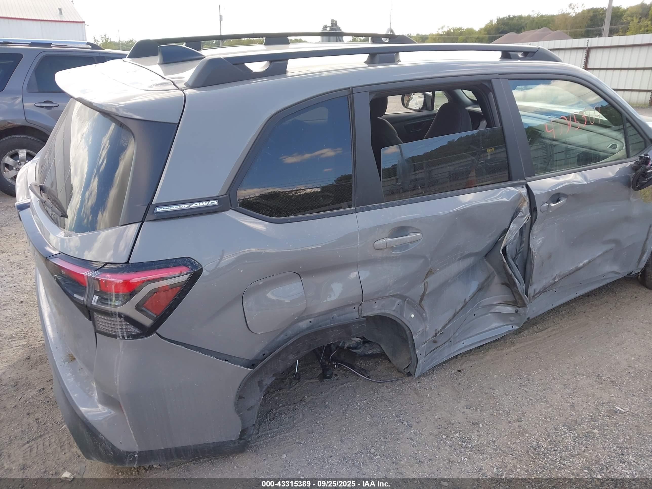 SUBARU FORESTER image 6