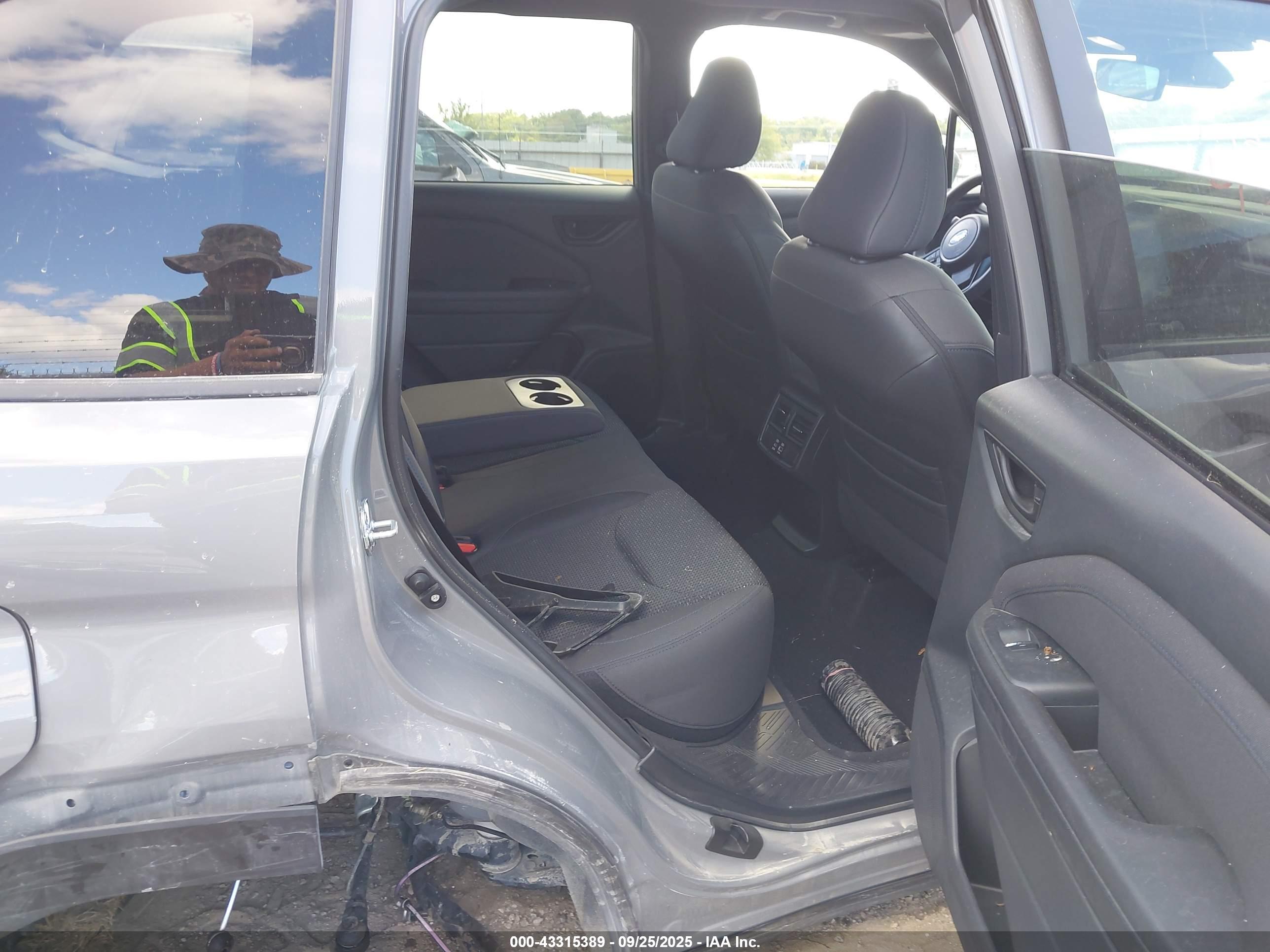 SUBARU FORESTER image 8