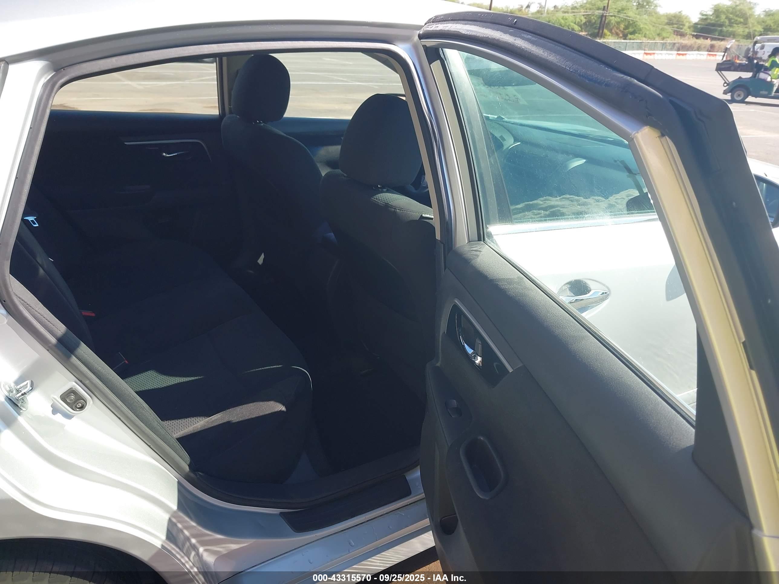 NISSAN ALTIMA image 8