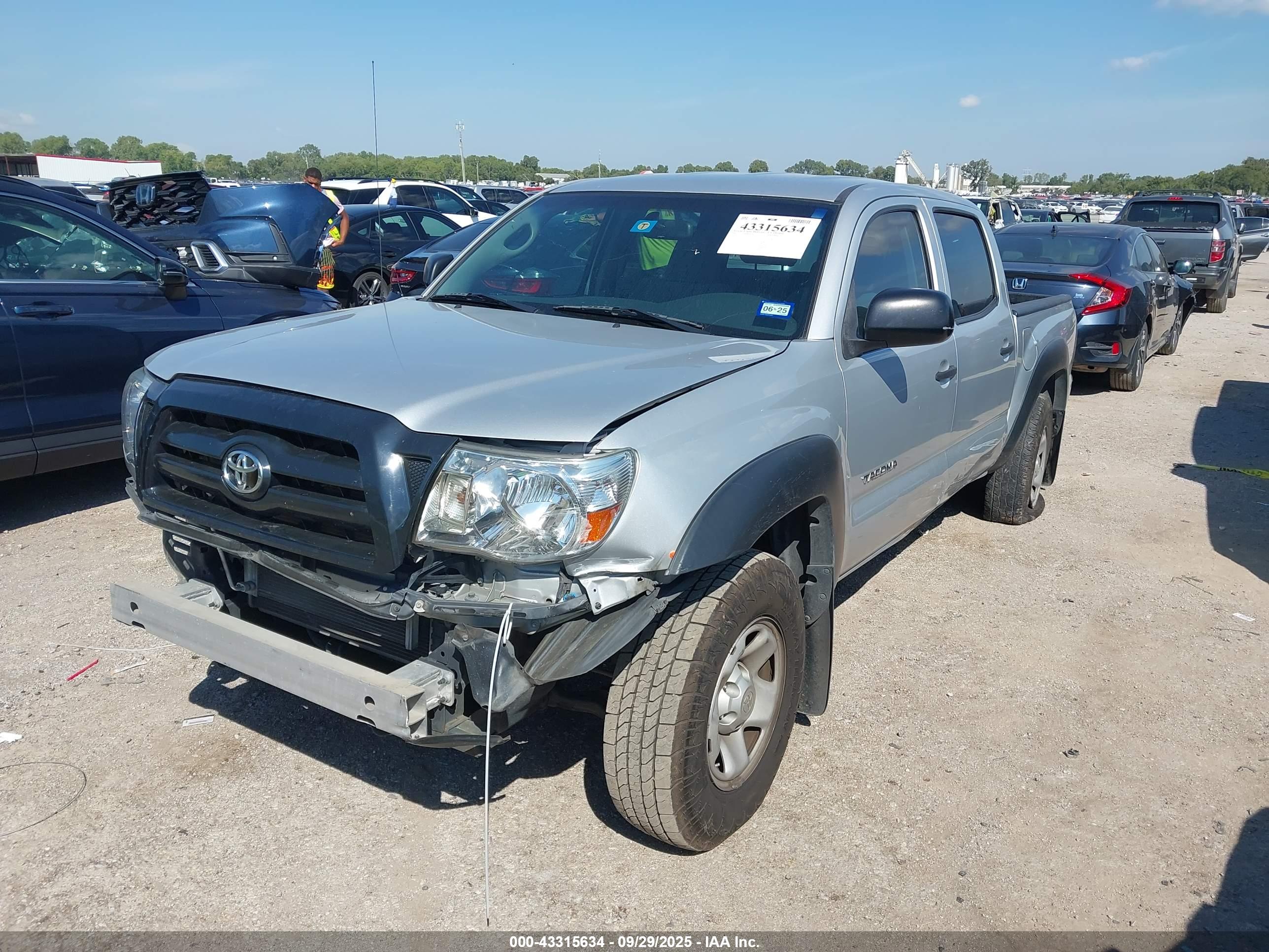 TOYOTA TACOMA image 2