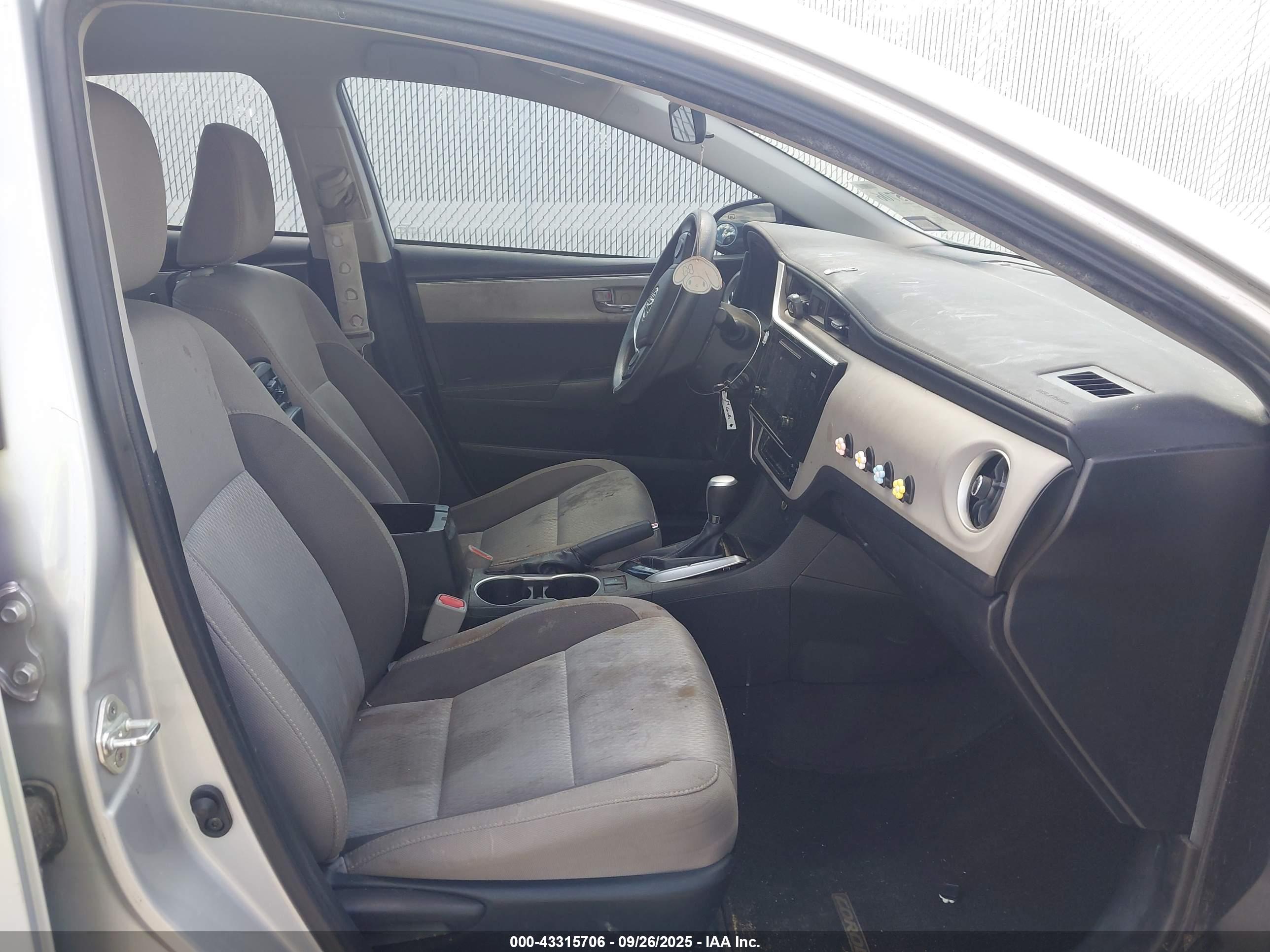 TOYOTA COROLLA image 5