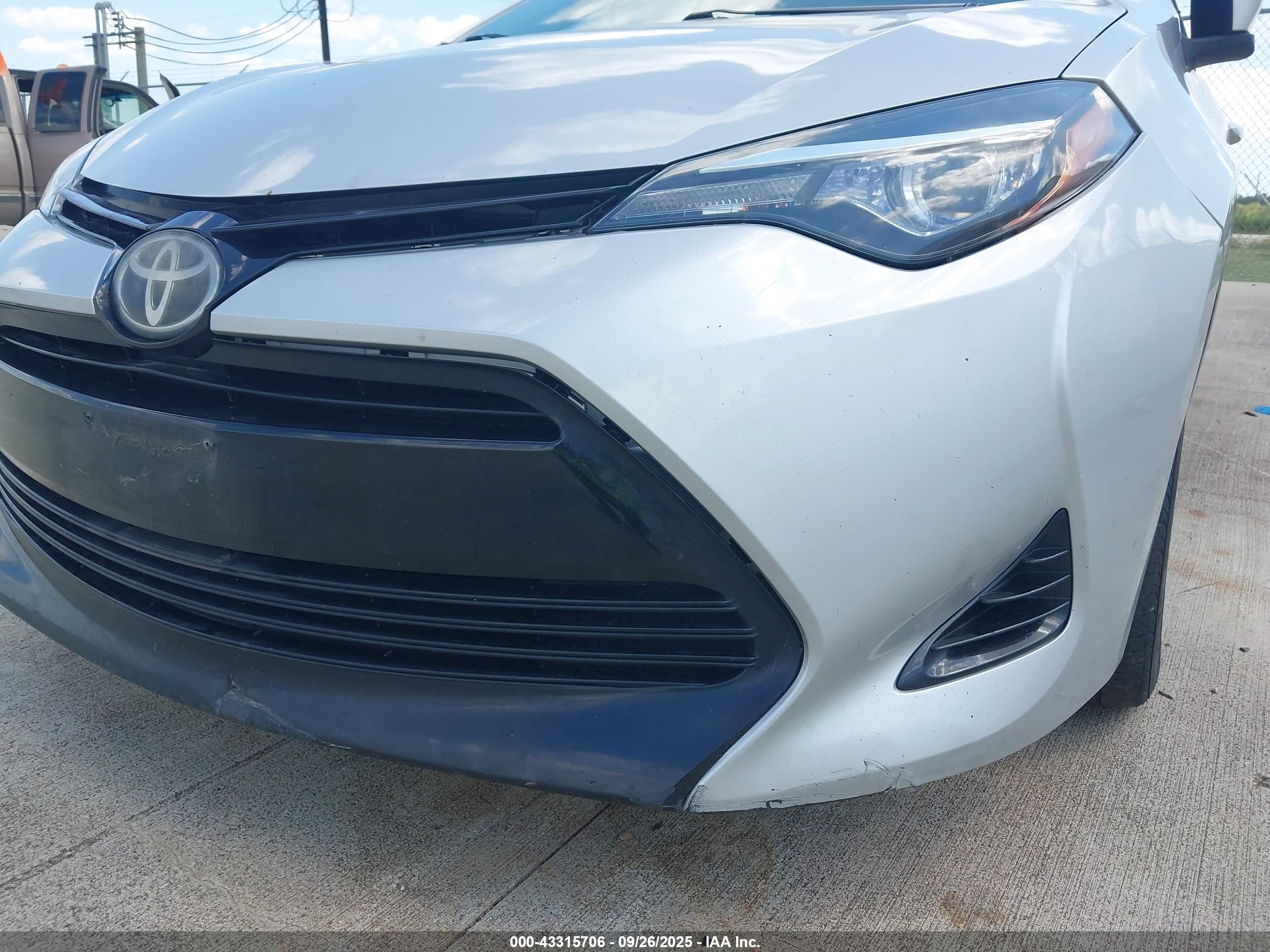 TOYOTA COROLLA image 6