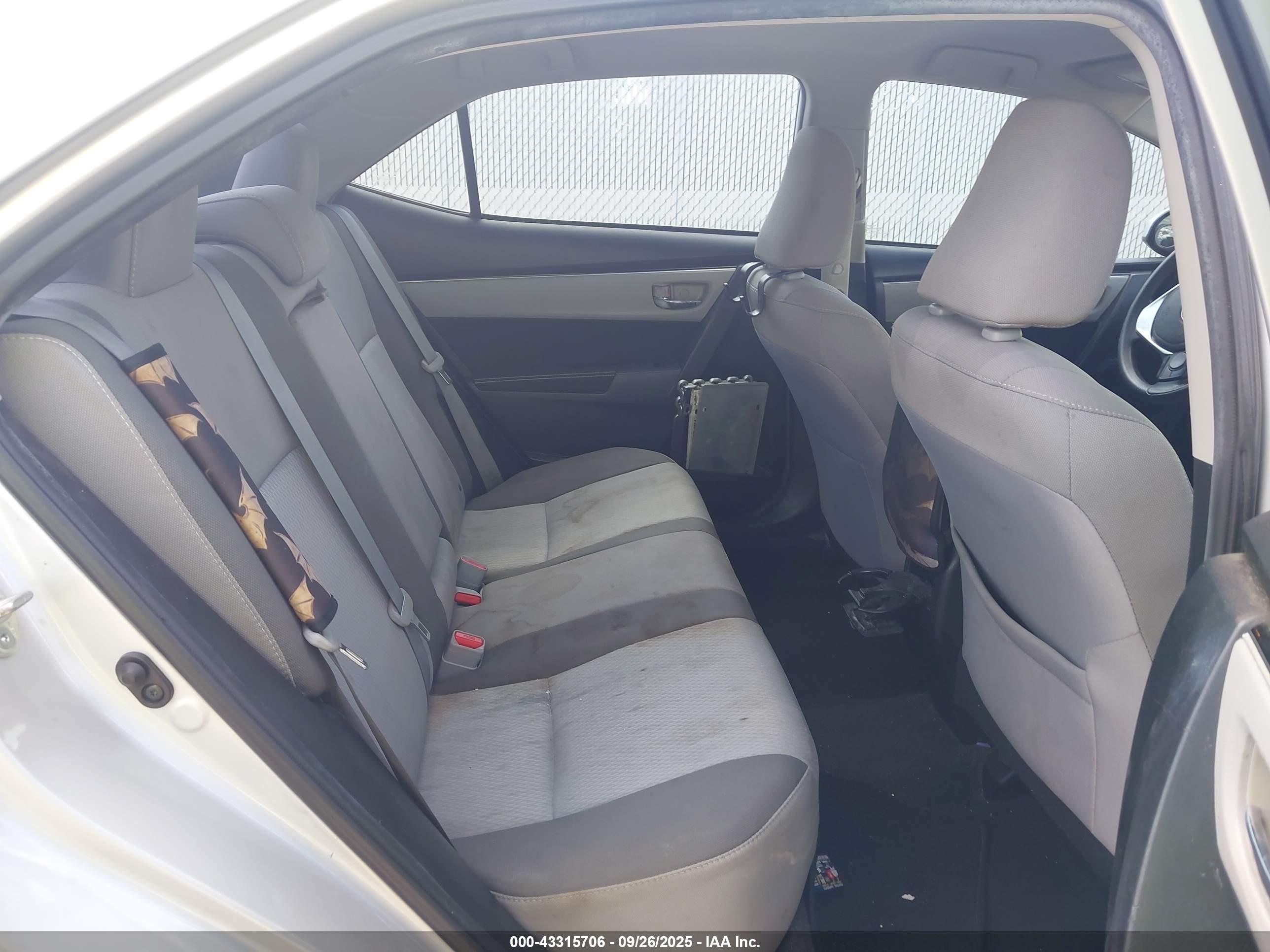 TOYOTA COROLLA image 8
