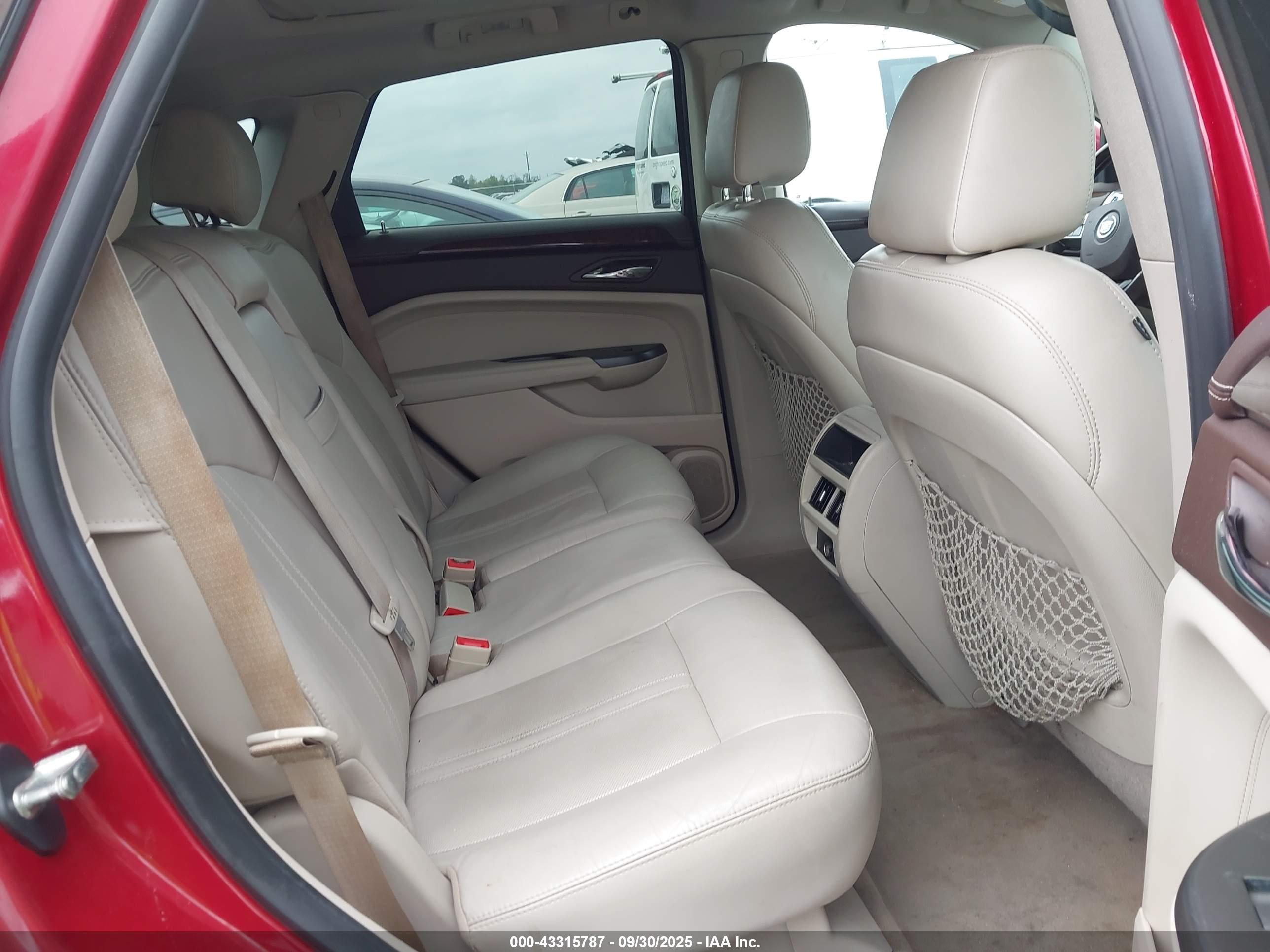 CADILLAC SRX image 8