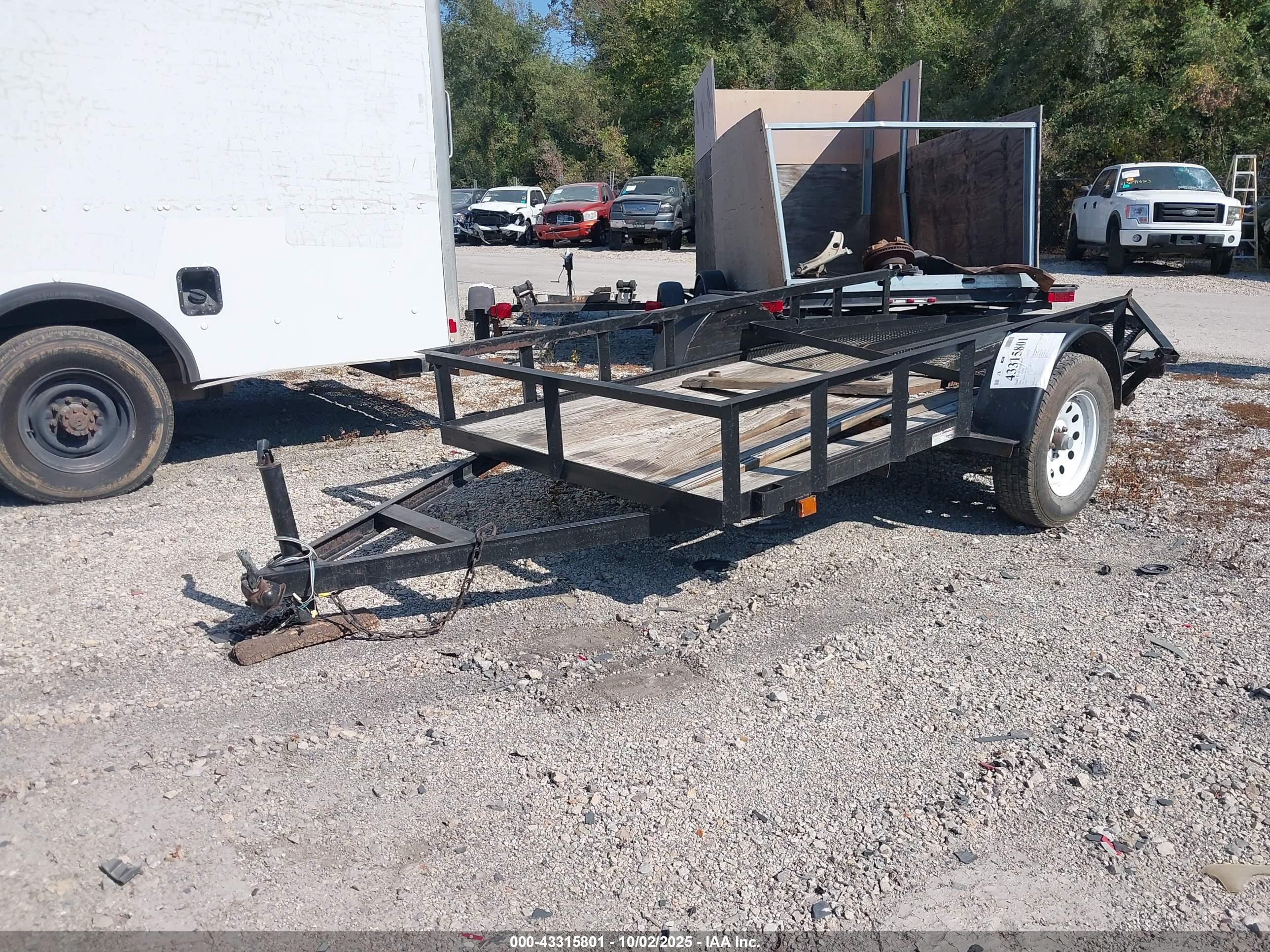 CARR TRAILER image 2
