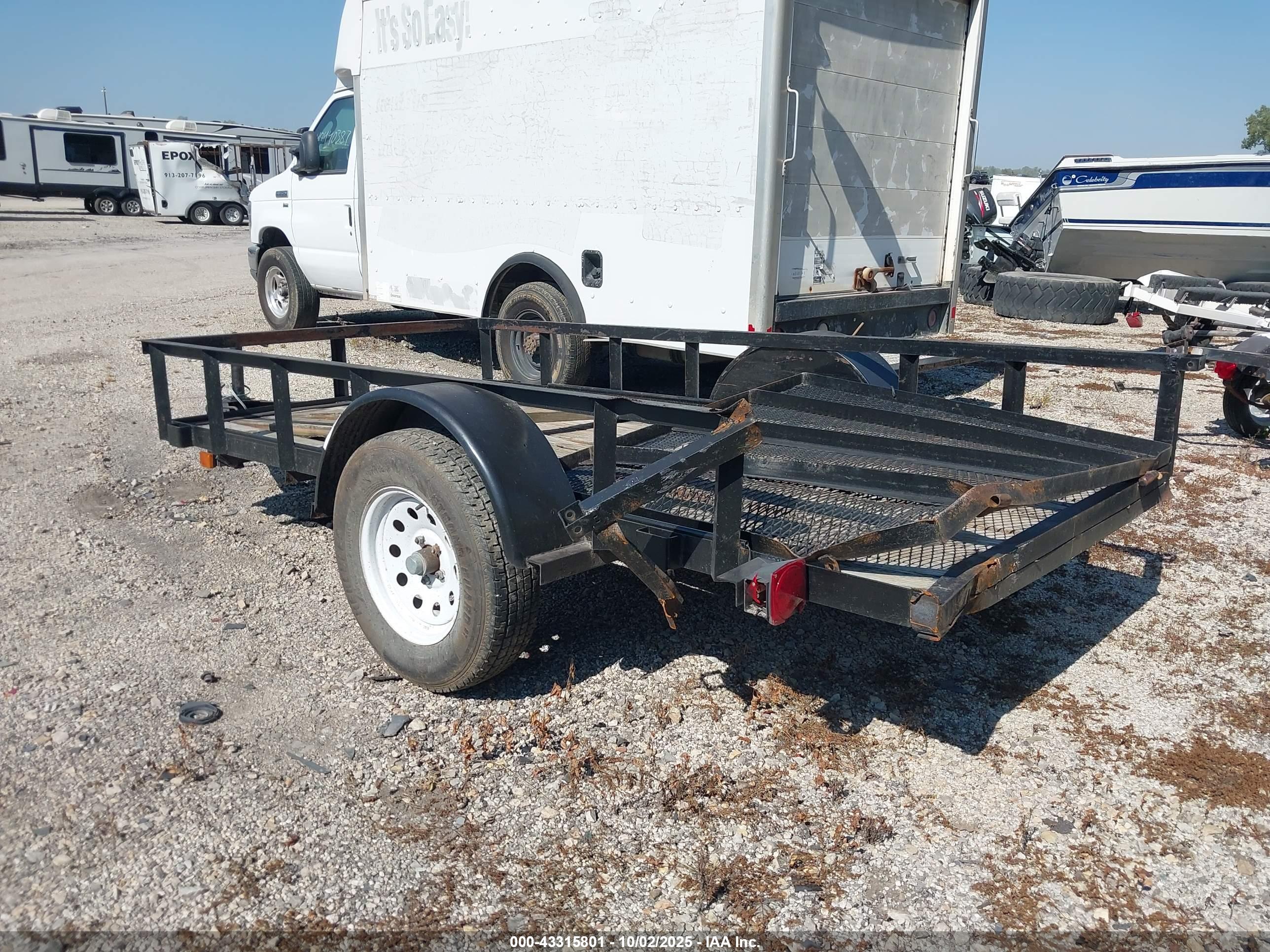 CARR TRAILER image 3