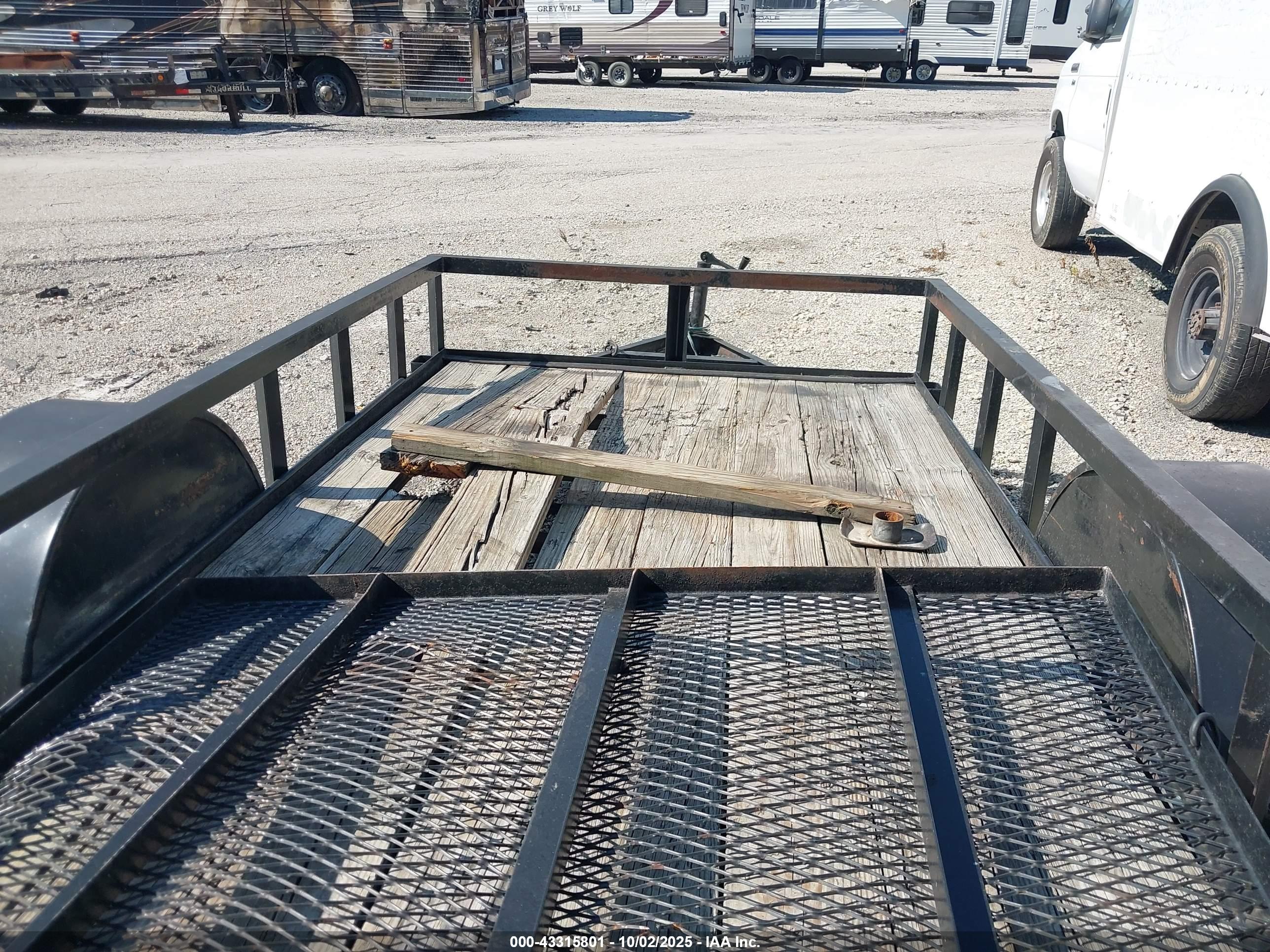 CARR TRAILER image 5
