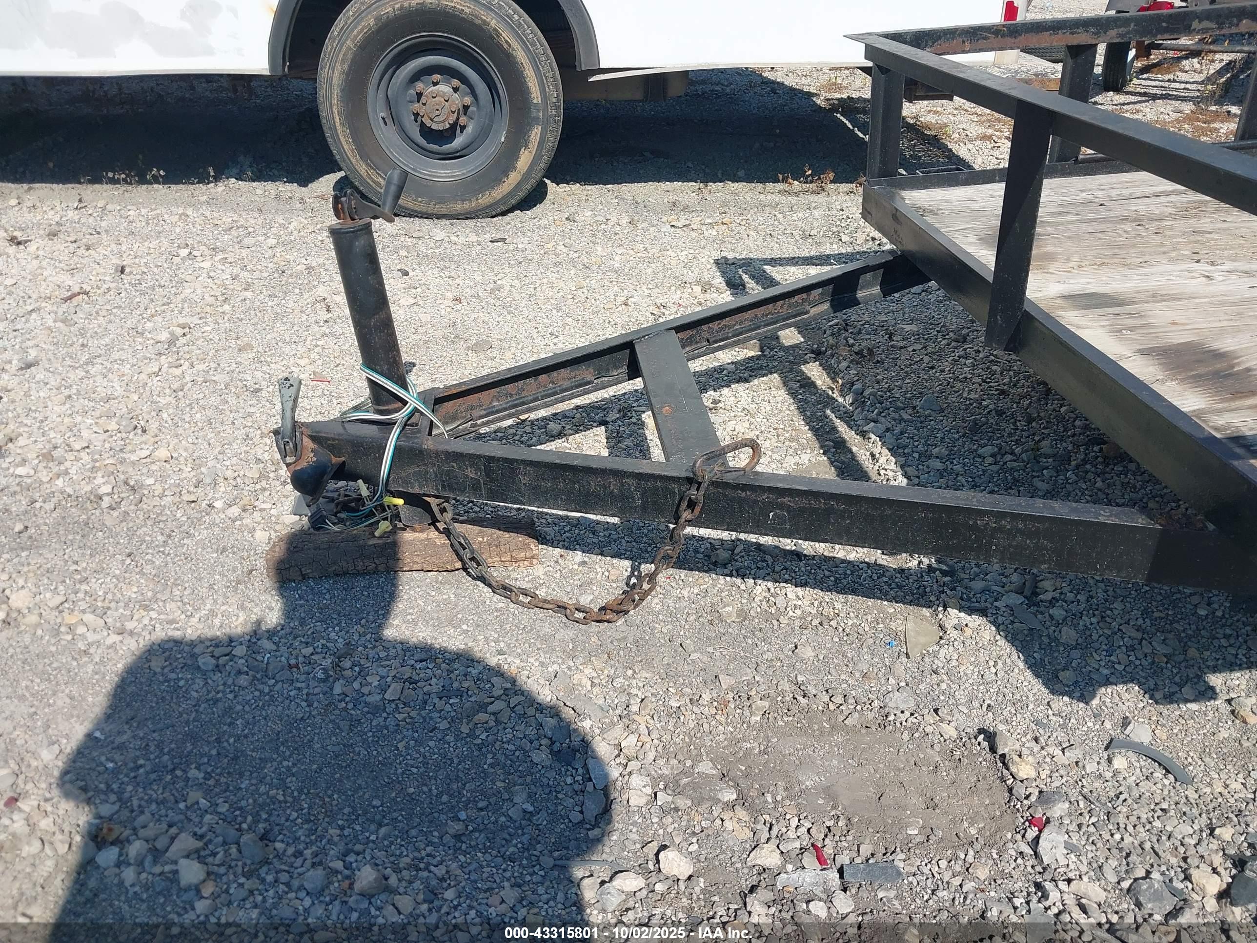 CARR TRAILER image 7
