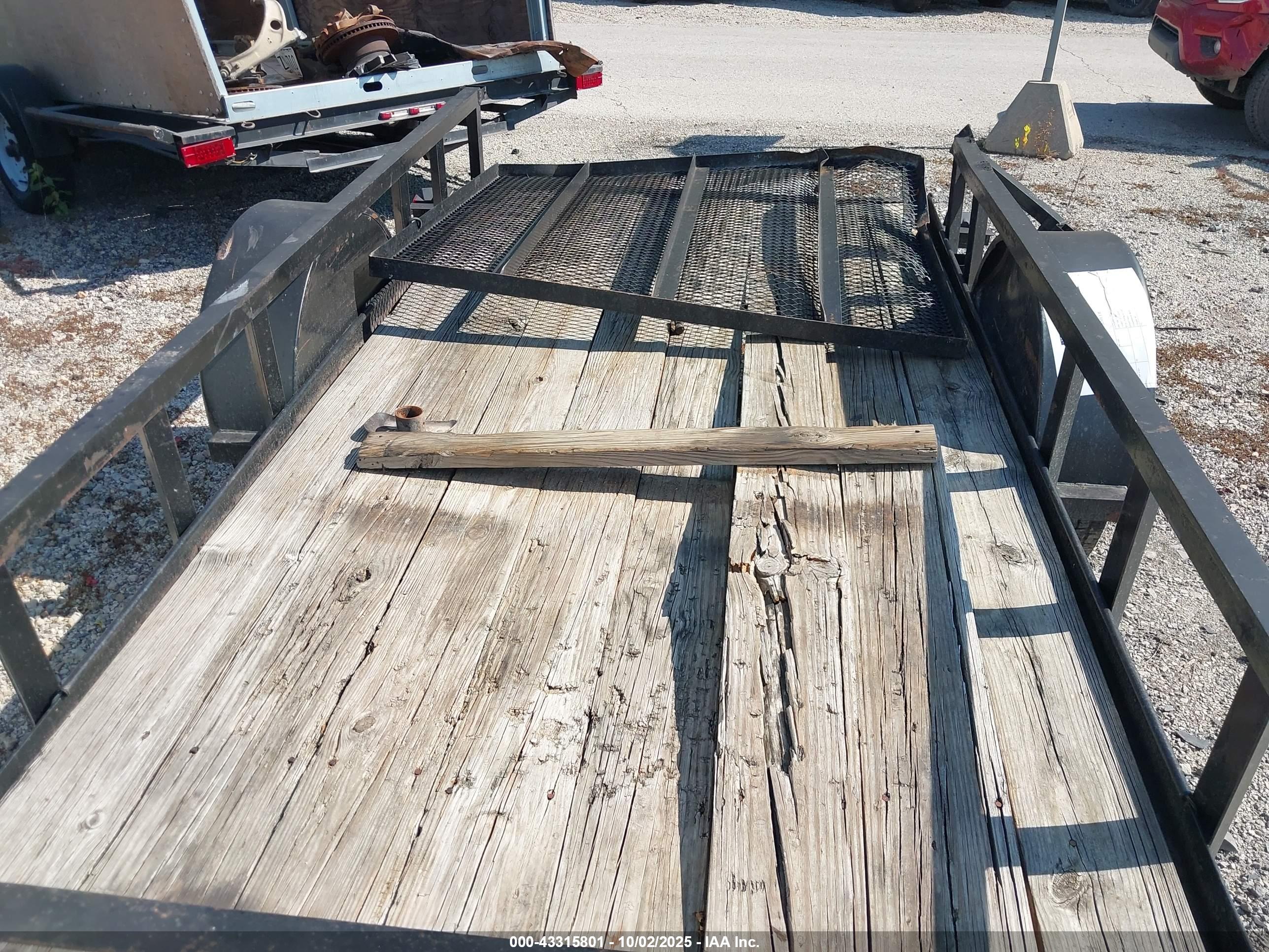 CARR TRAILER image 8