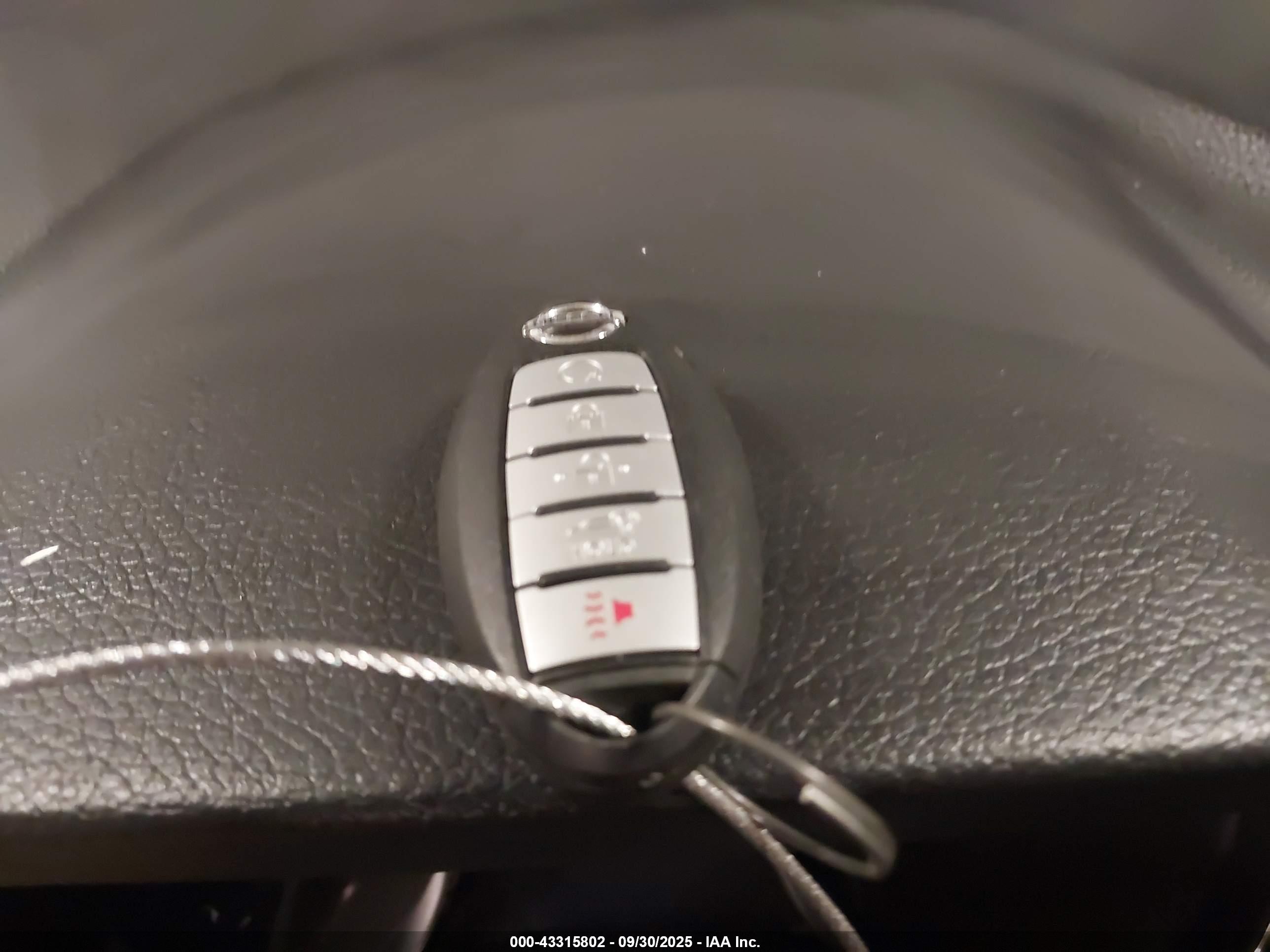 NISSAN ROGUE image 11