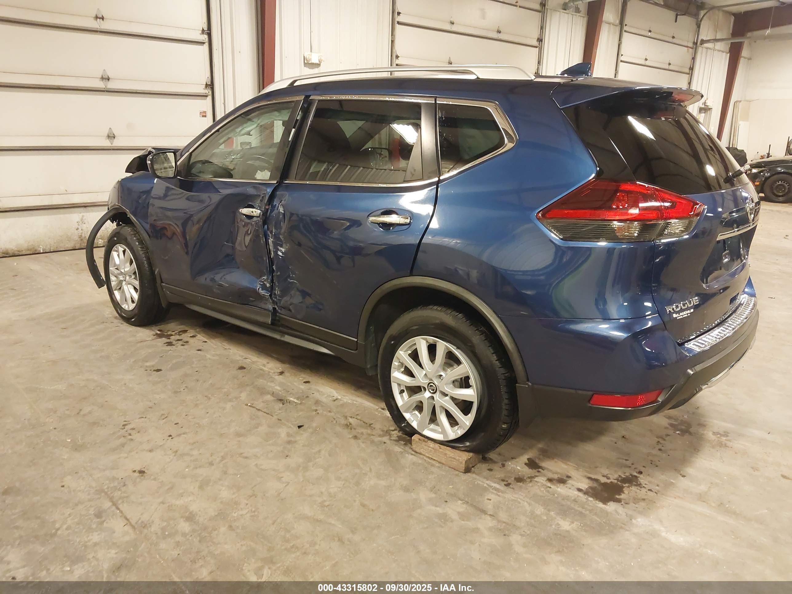 NISSAN ROGUE image 3
