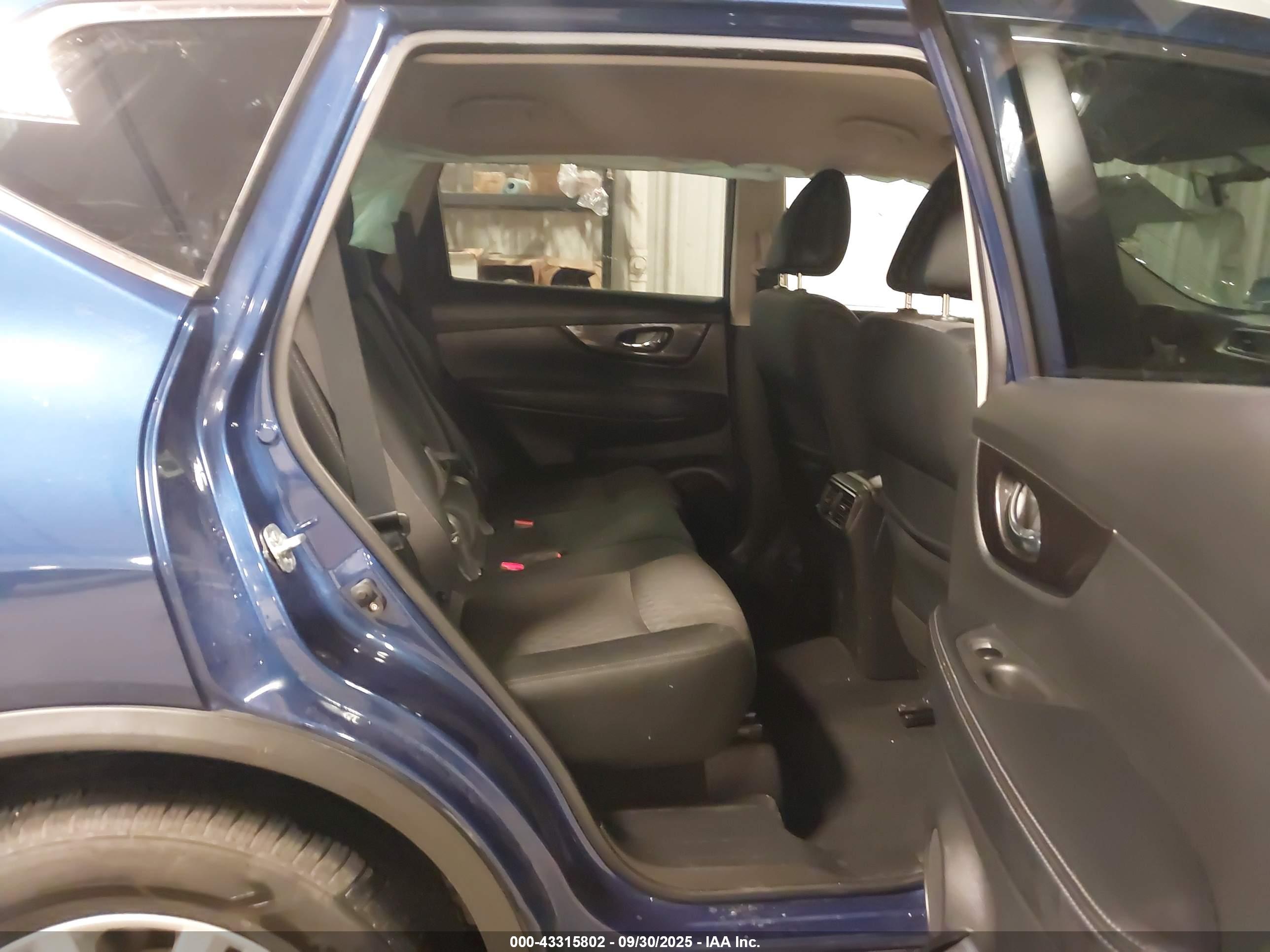 NISSAN ROGUE image 8