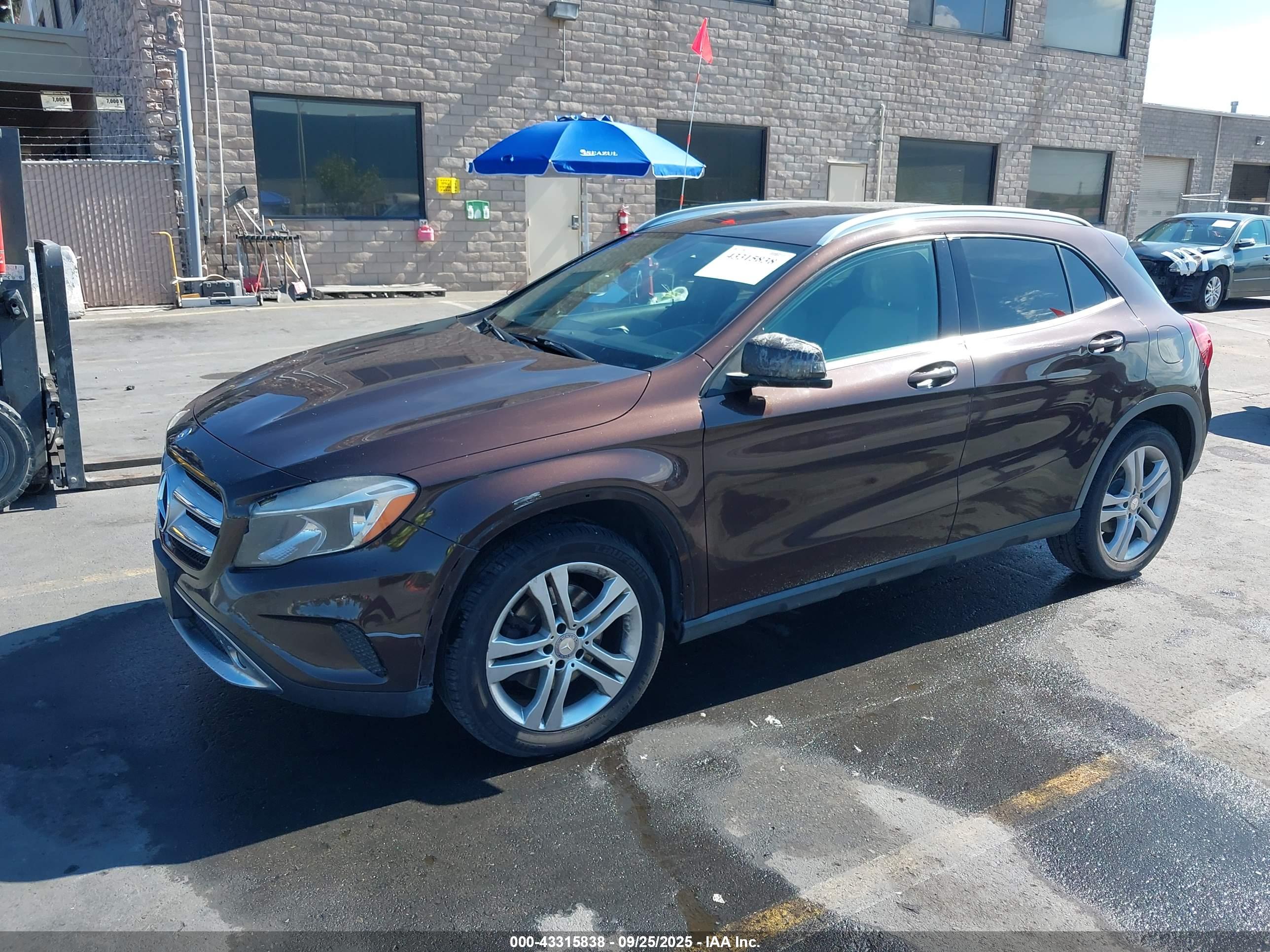MERCEDES-BENZ GLA image 2