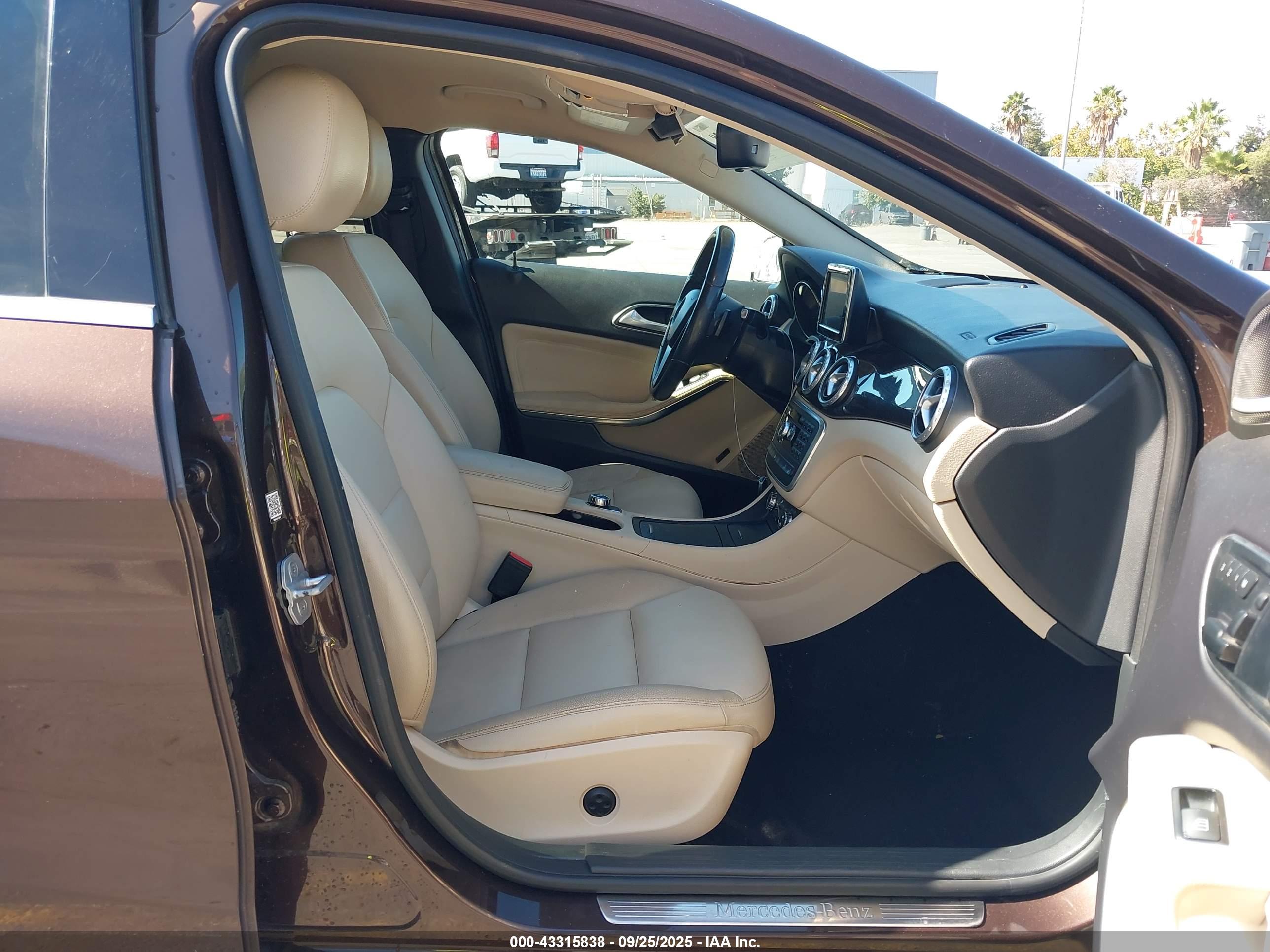 MERCEDES-BENZ GLA image 5