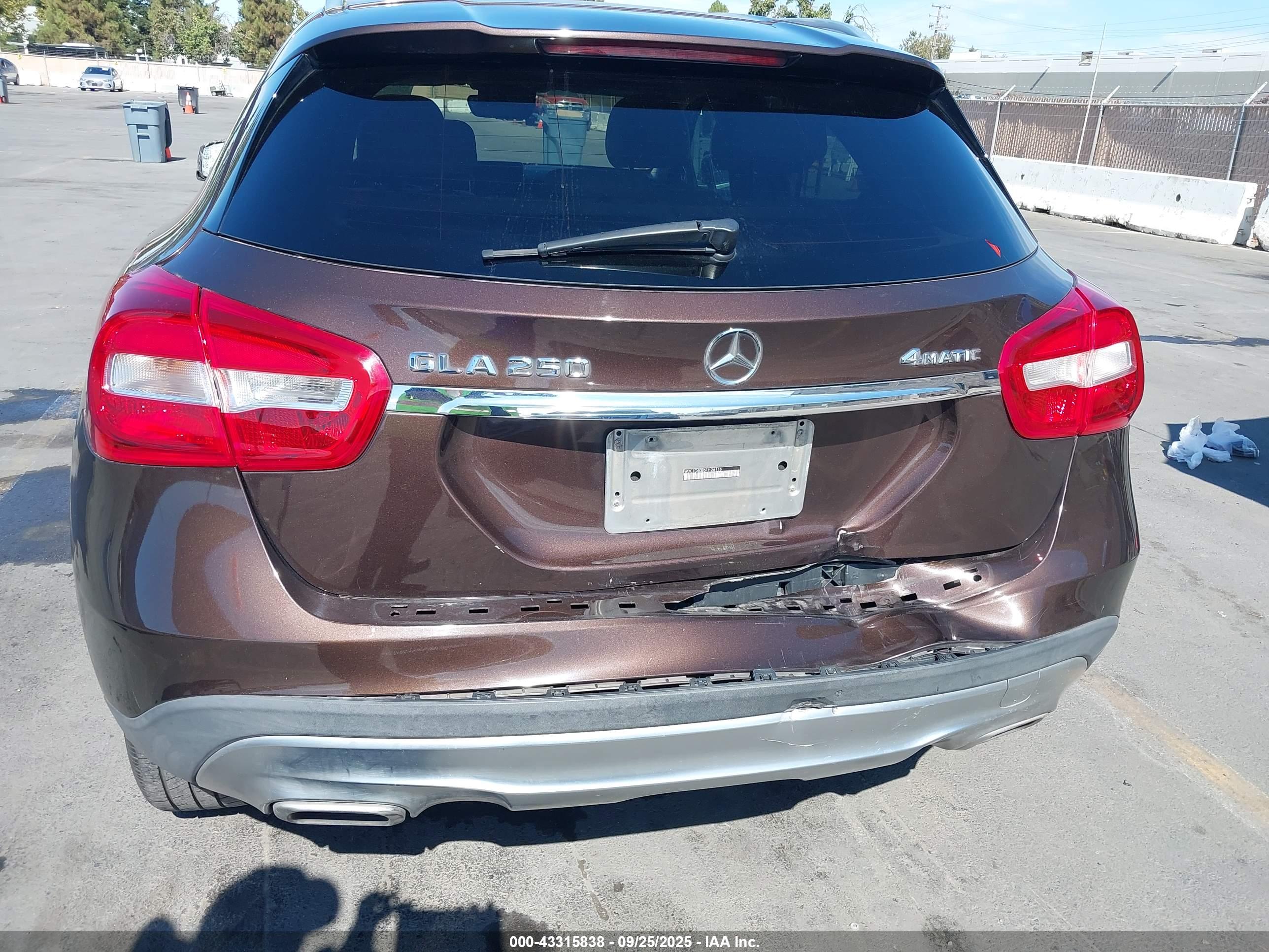MERCEDES-BENZ GLA image 6