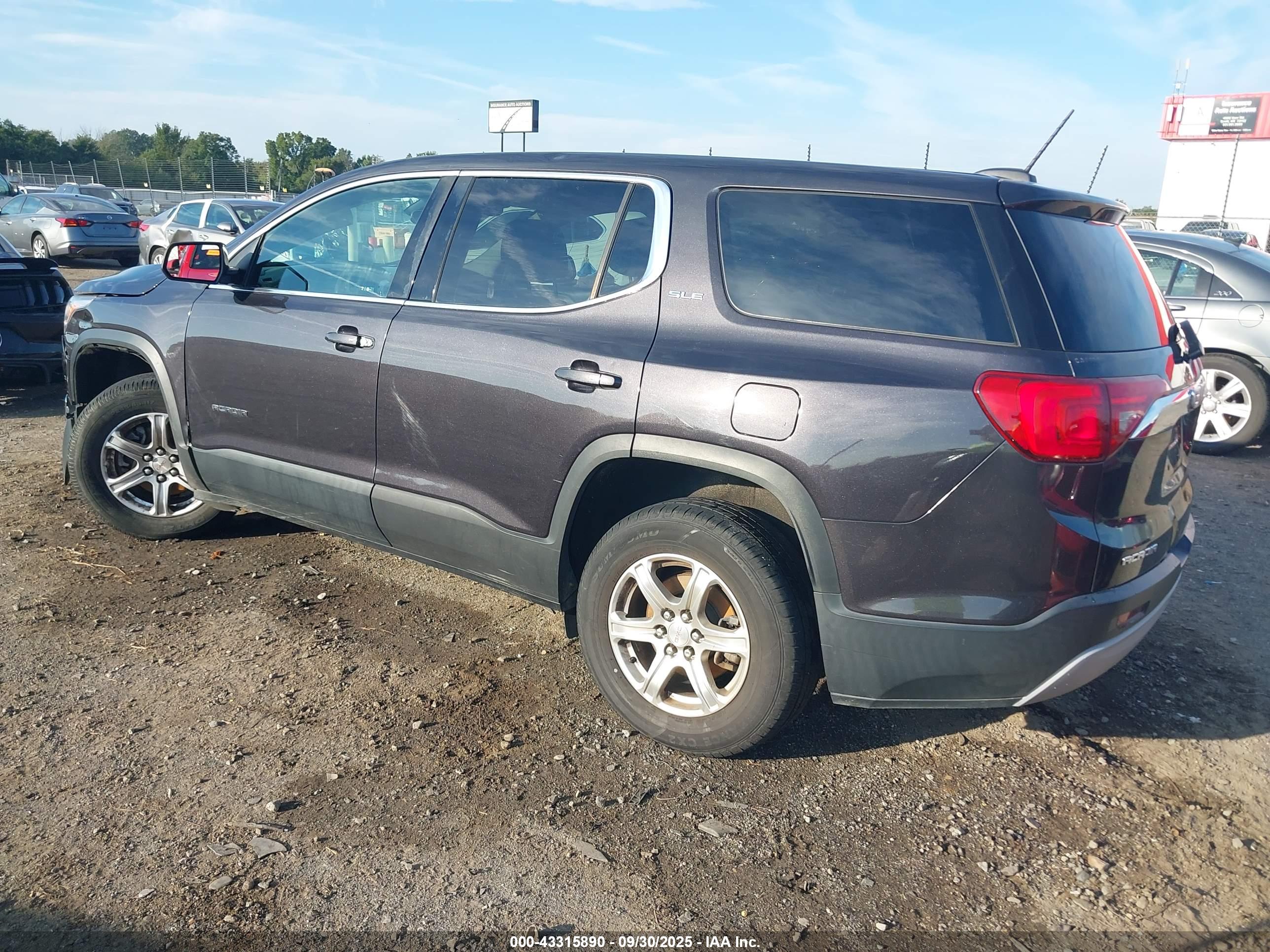 GMC ACADIA image 3