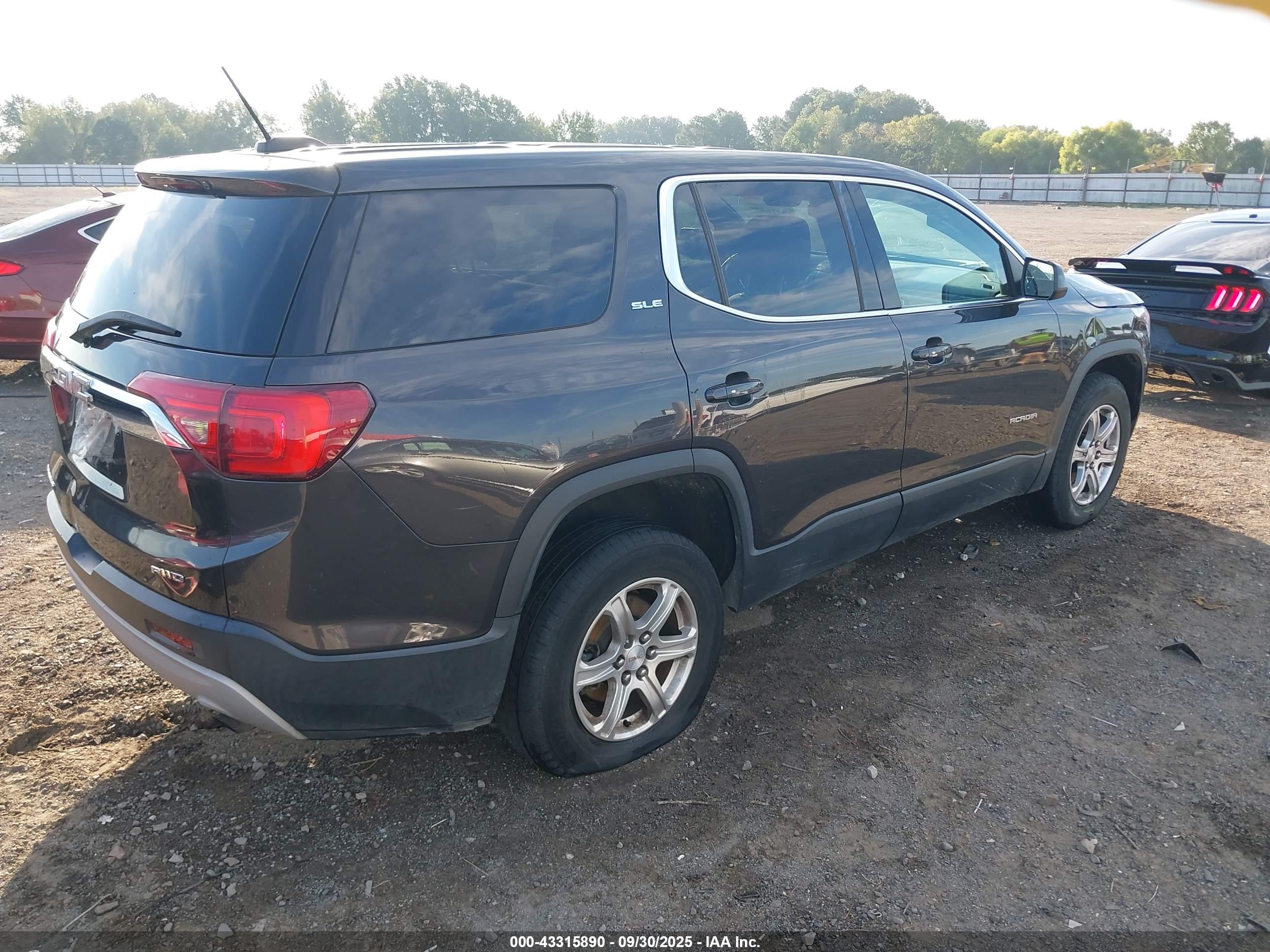 GMC ACADIA image 4