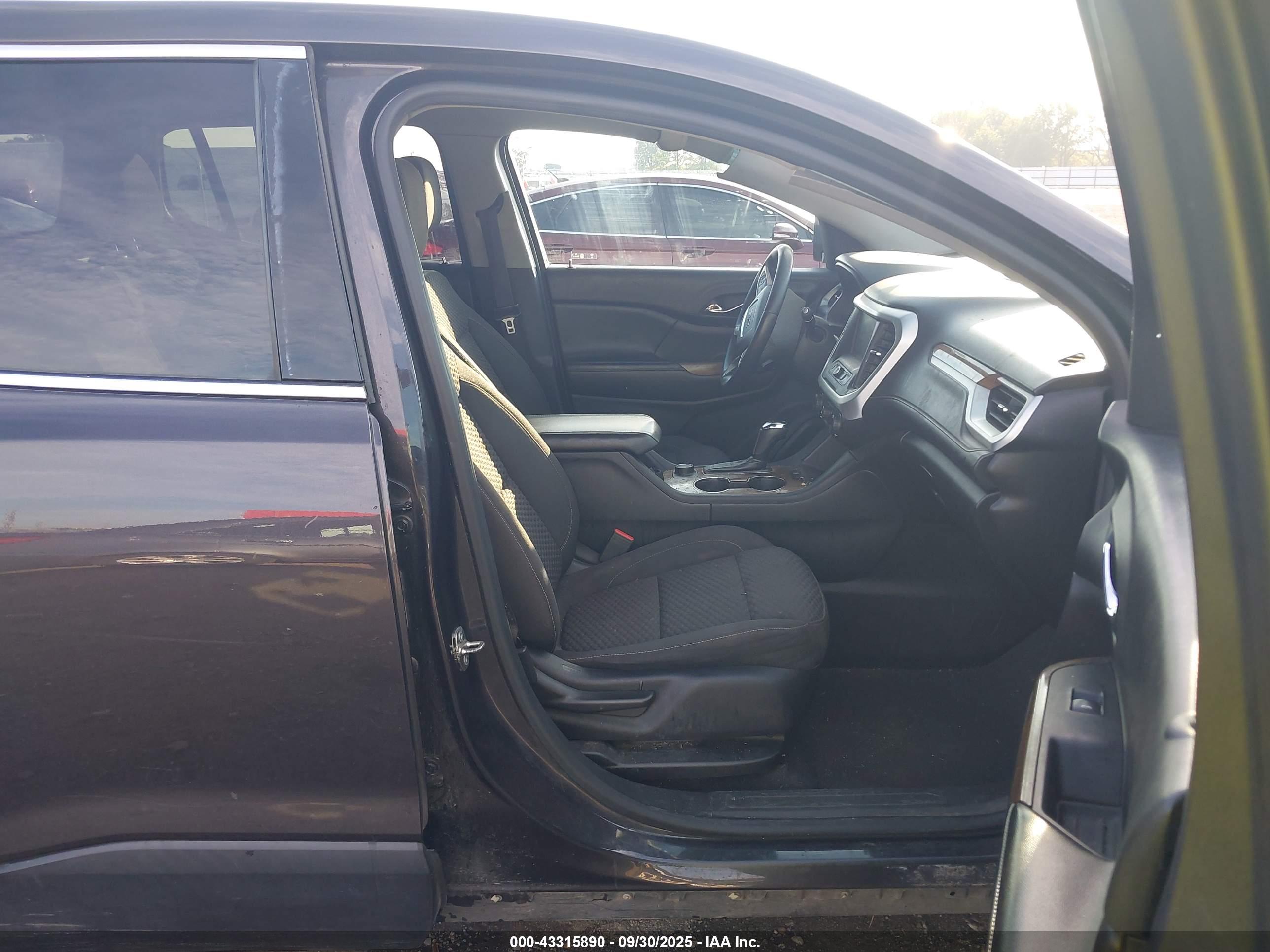 GMC ACADIA image 5