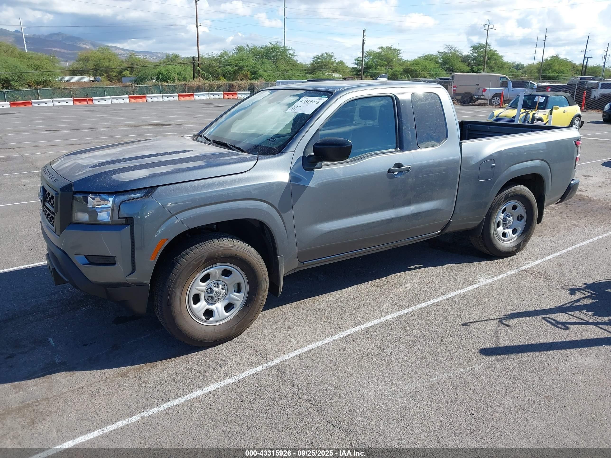 NISSAN FRONTIER image 2