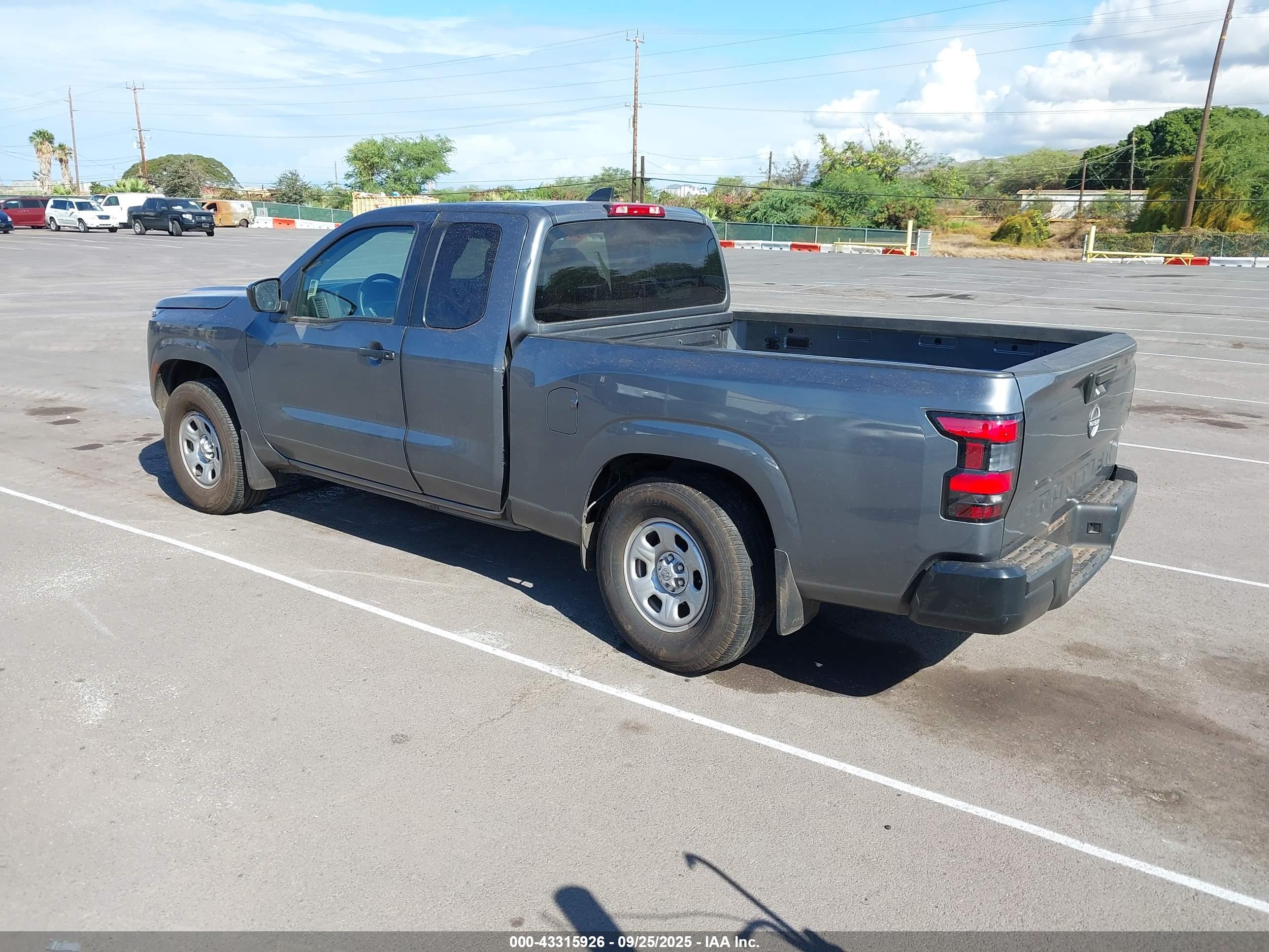 NISSAN FRONTIER image 3