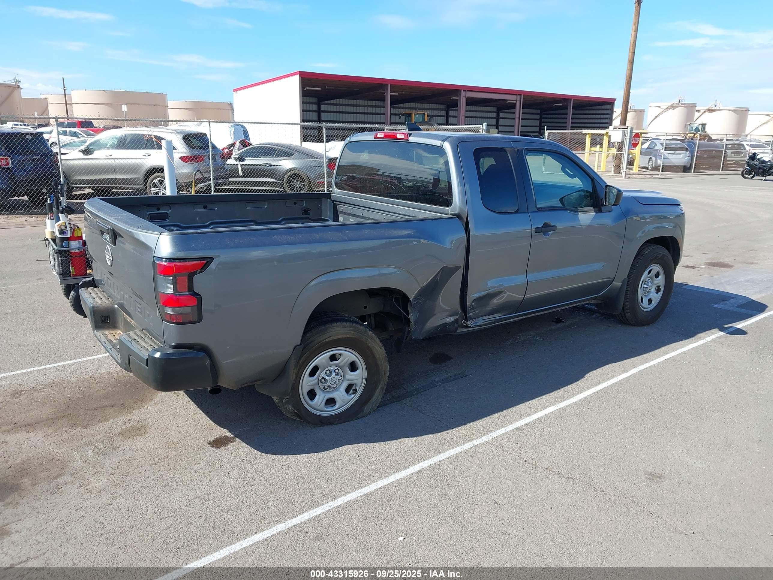 NISSAN FRONTIER image 4