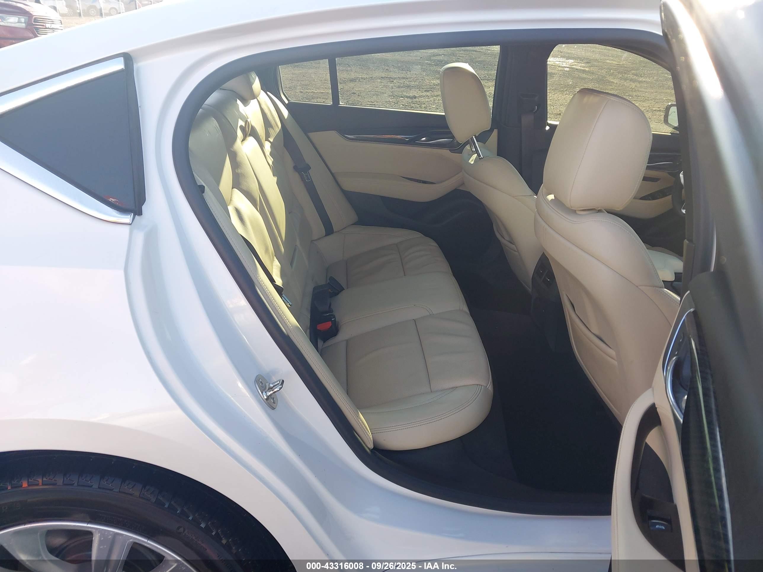 CADILLAC CT5 image 8
