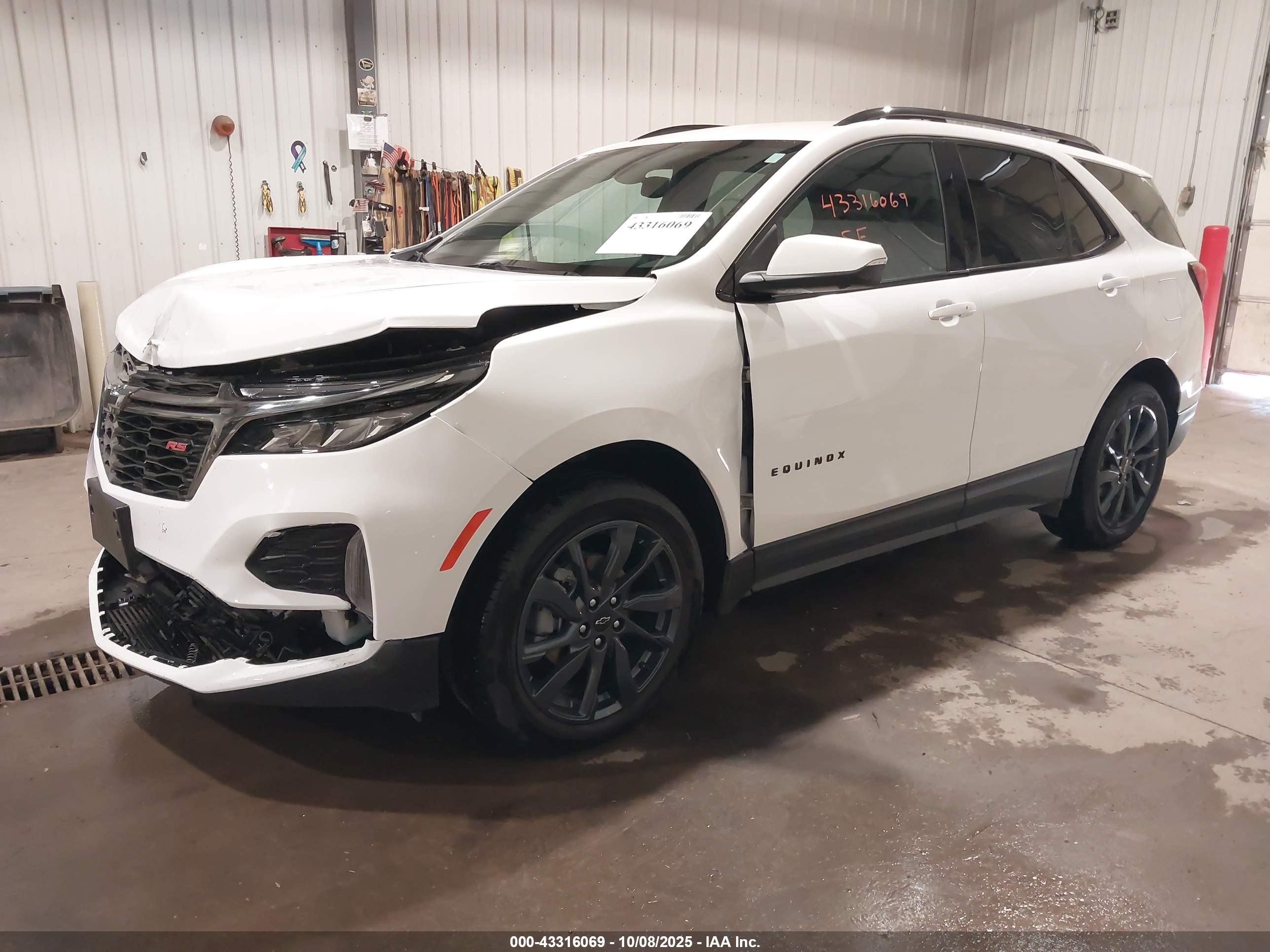 CHEVROLET EQUINOX image 2