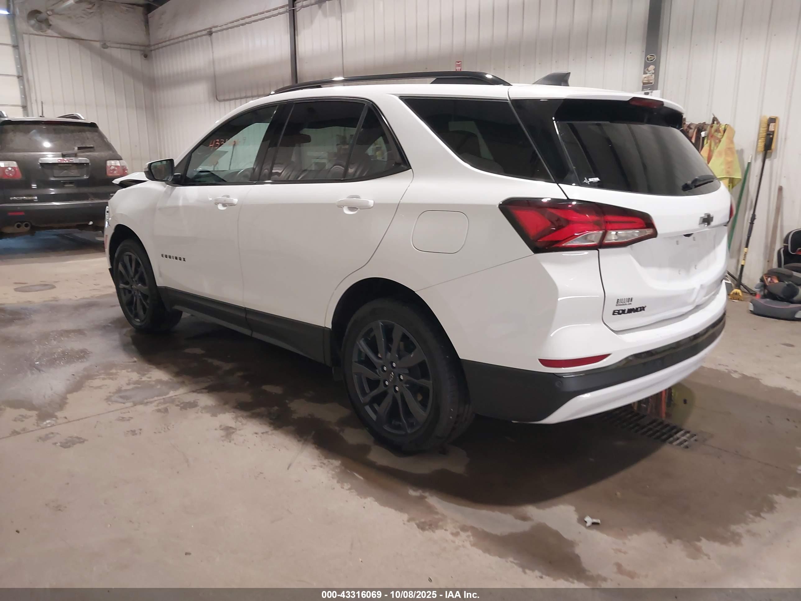 CHEVROLET EQUINOX image 3
