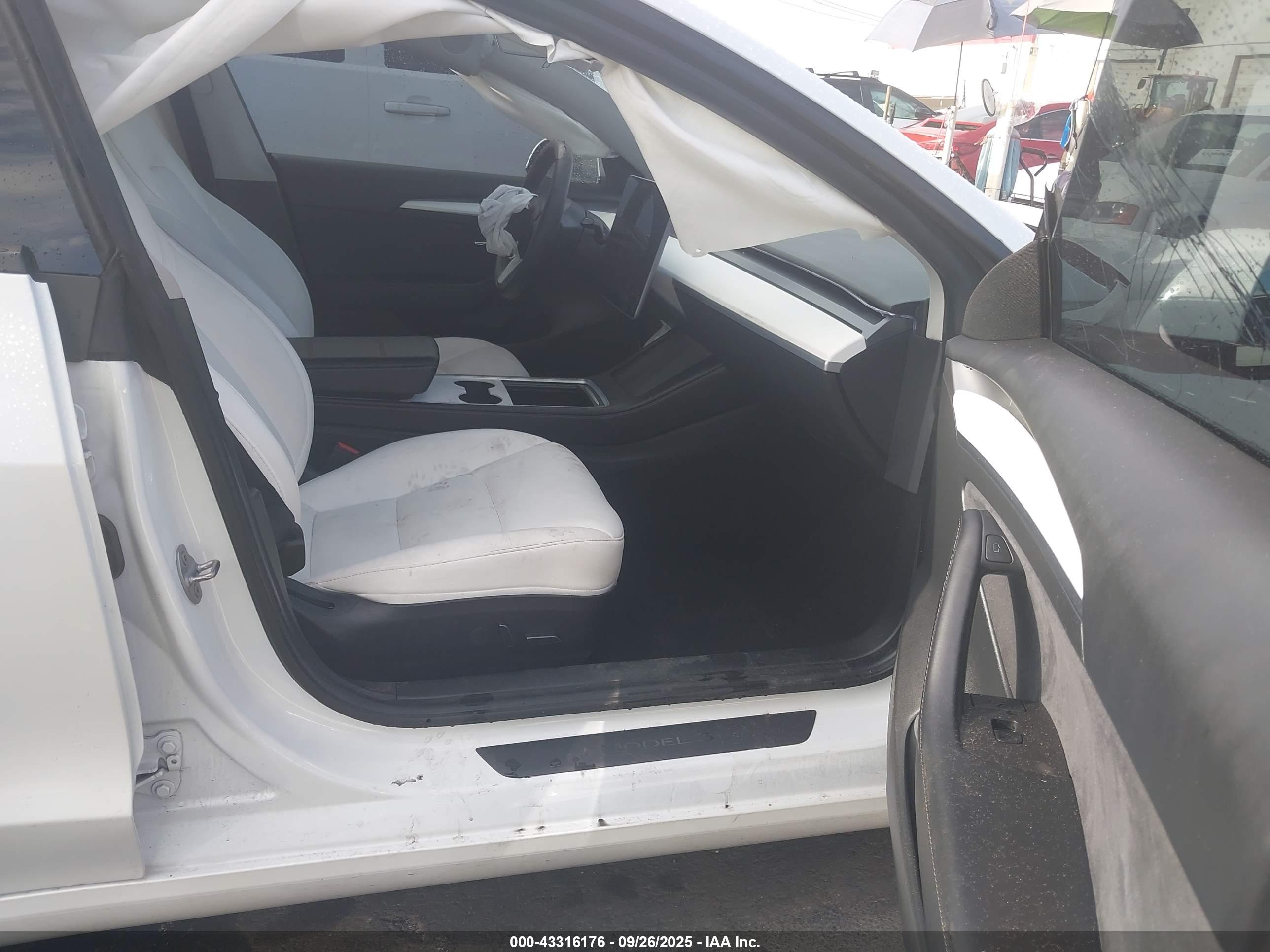 TESLA MODEL image 5