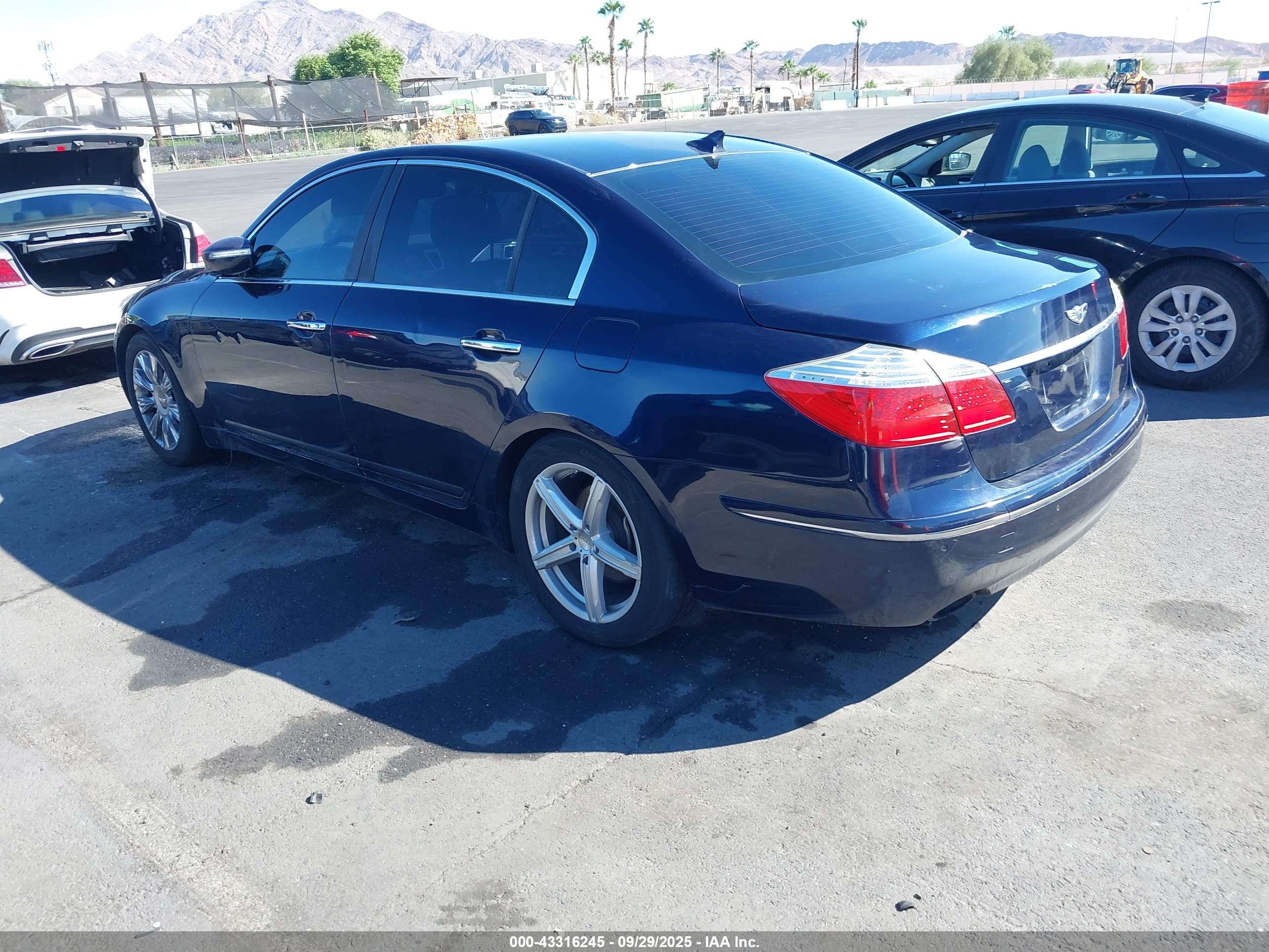 HYUNDAI GENESIS image 3