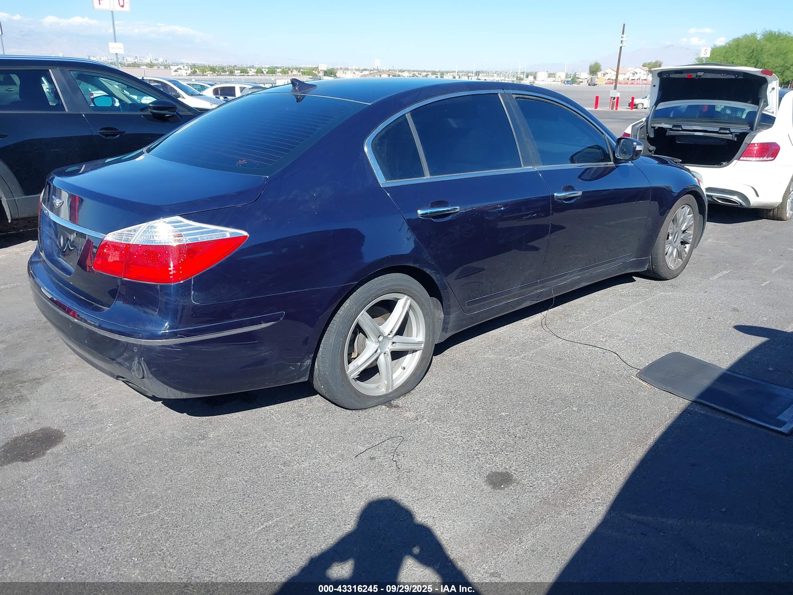 HYUNDAI GENESIS image 4