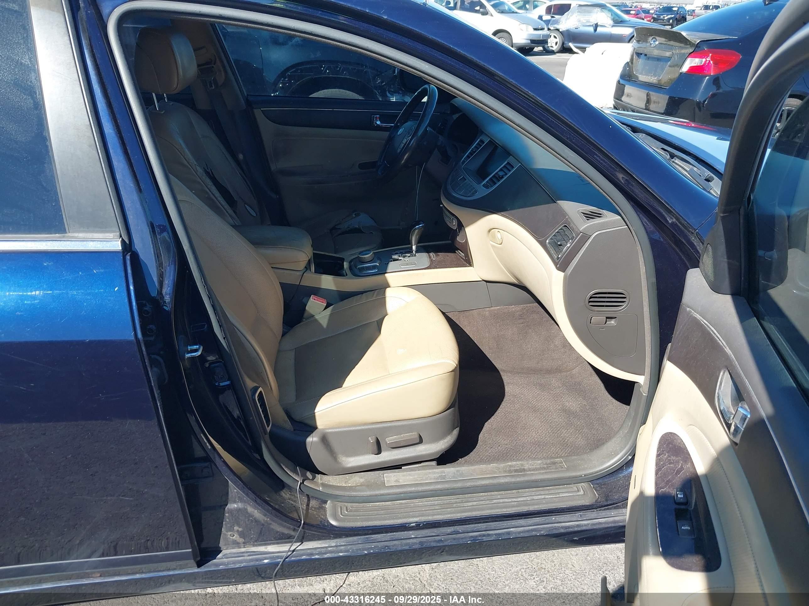HYUNDAI GENESIS image 5