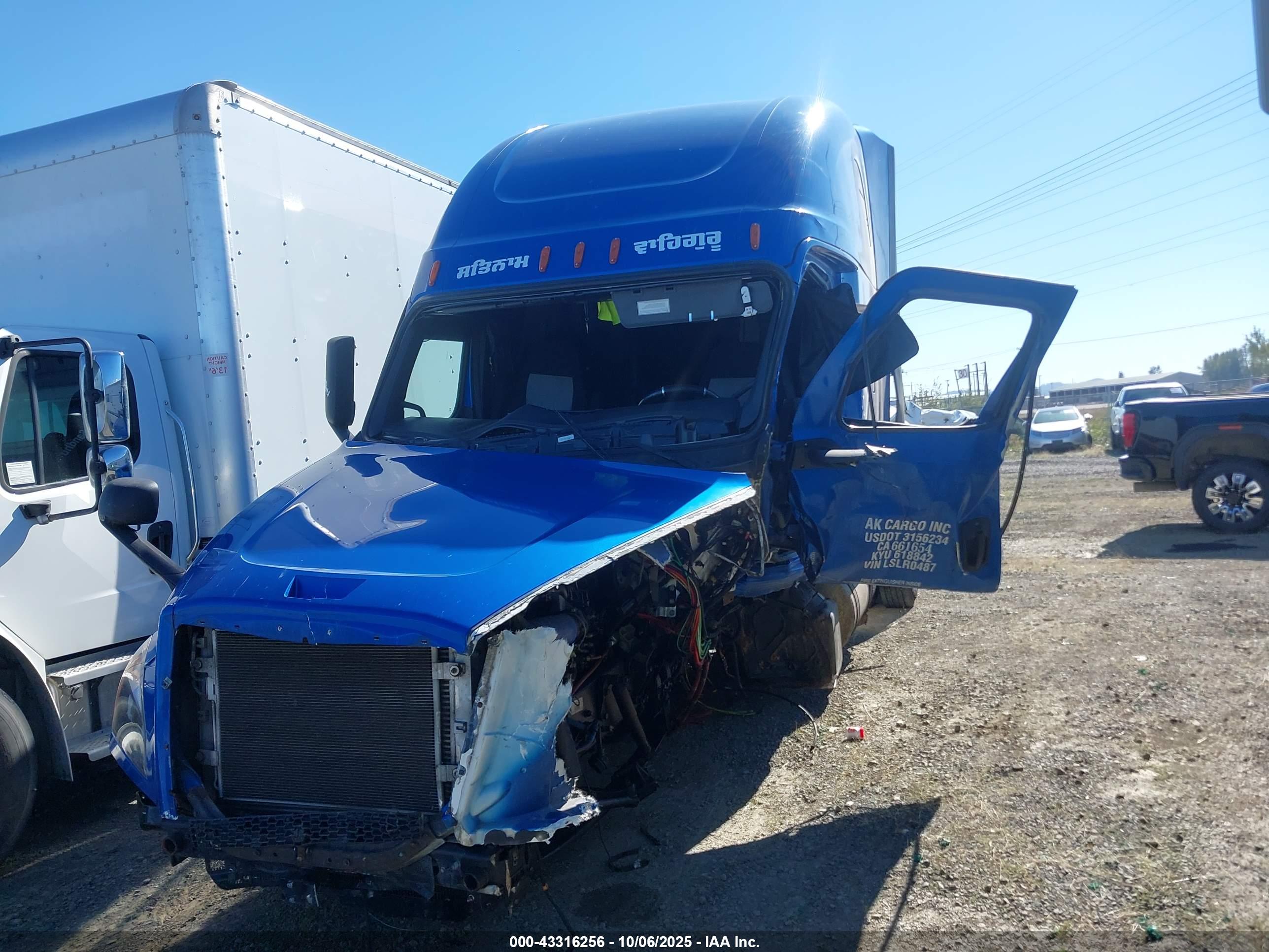FREIGHTLINER NEW image 2