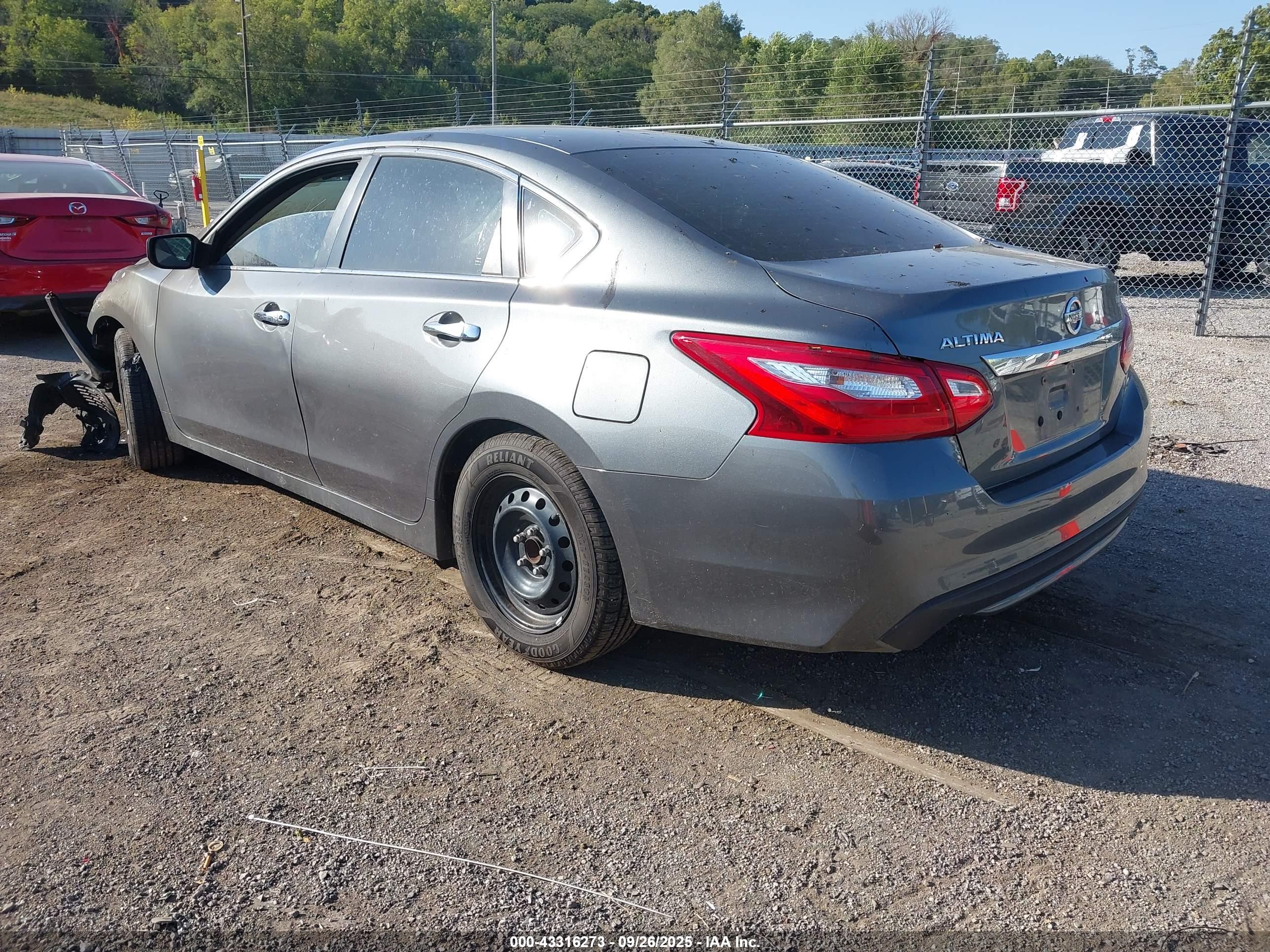 NISSAN ALTIMA image 3