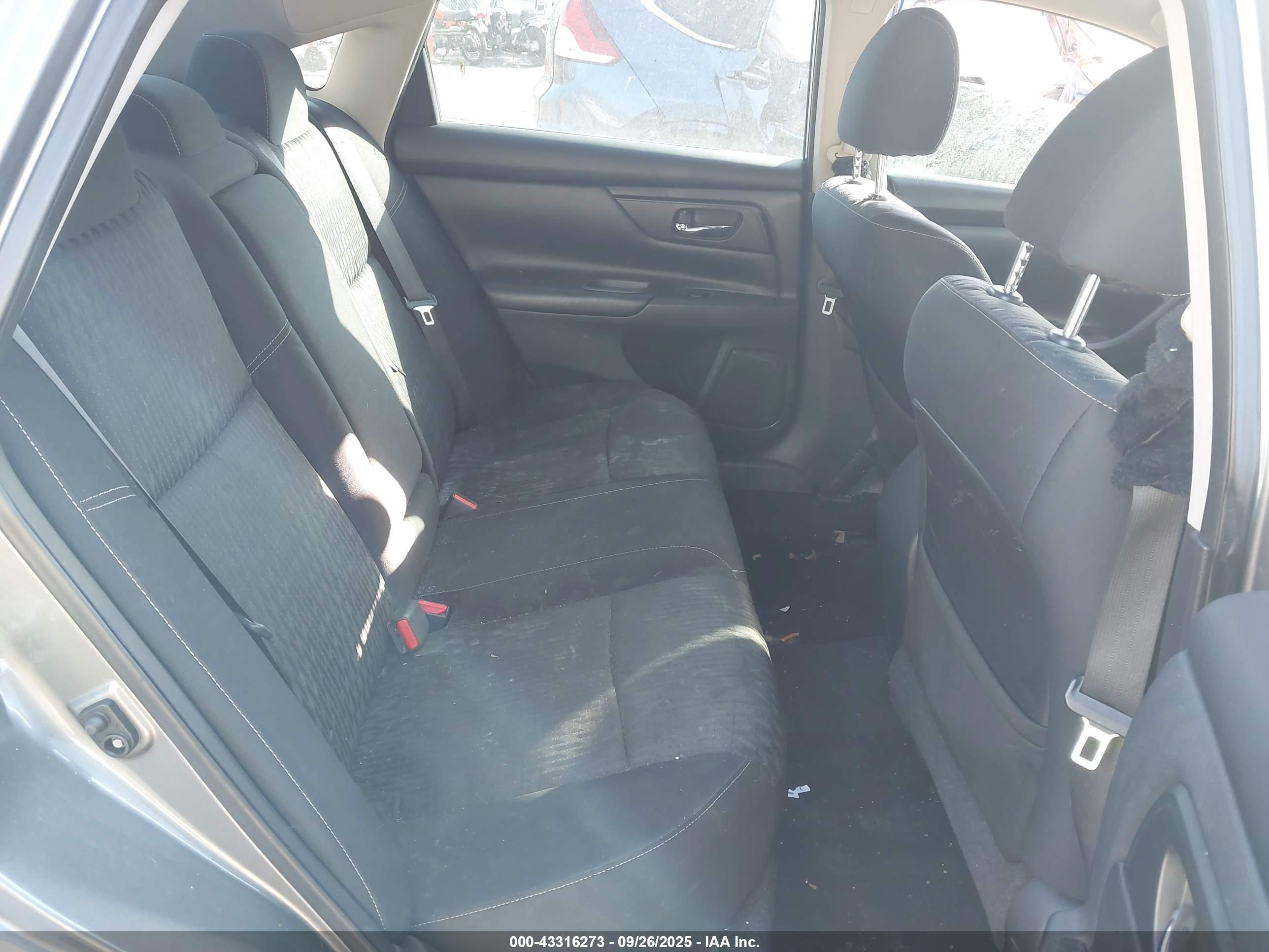 NISSAN ALTIMA image 8