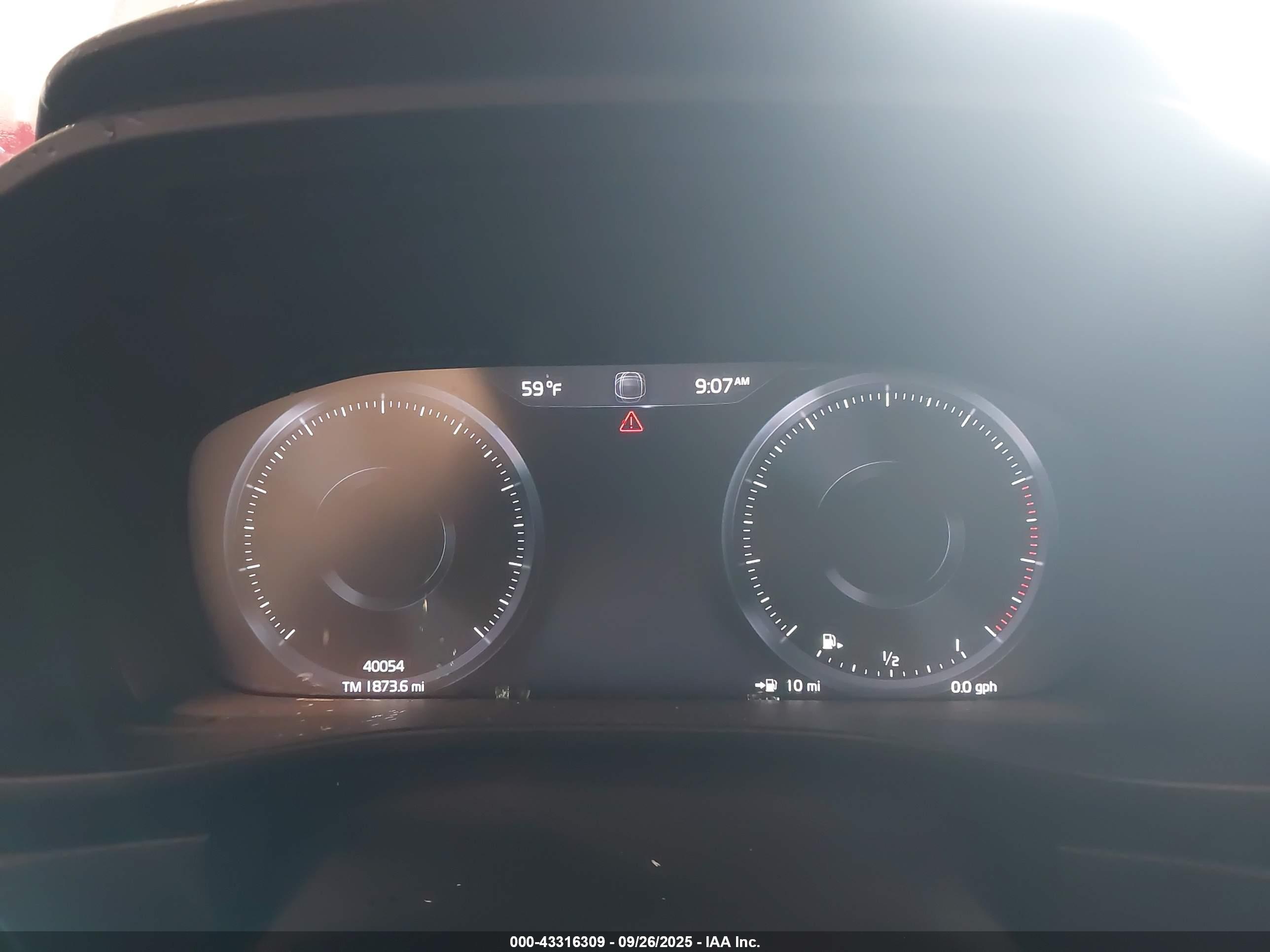 VOLVO XC40 image 7