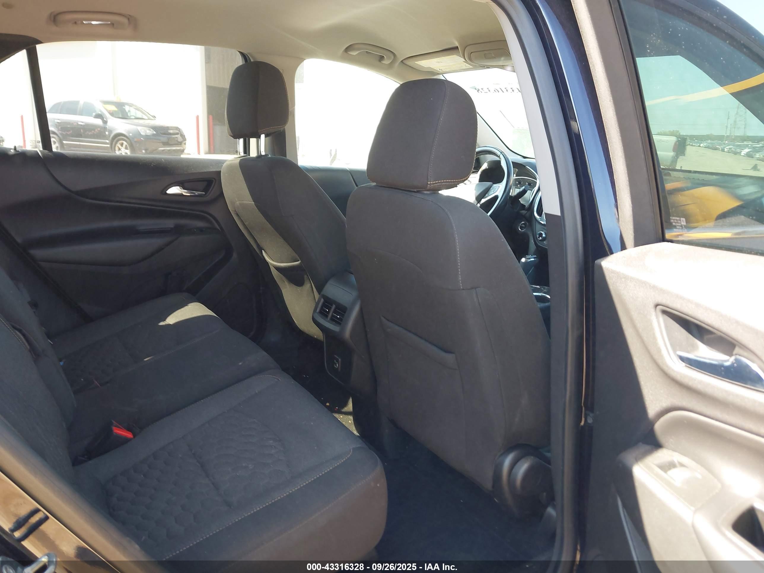 CHEVROLET EQUINOX image 8