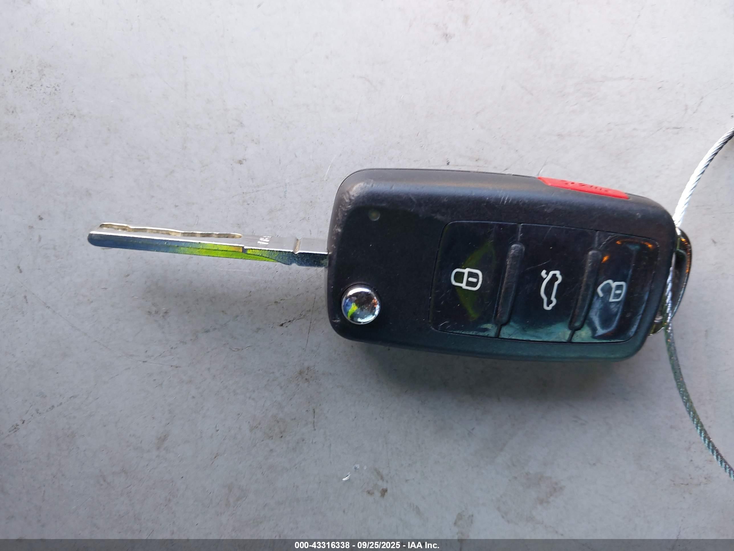 VOLKSWAGEN BEETLE image 11