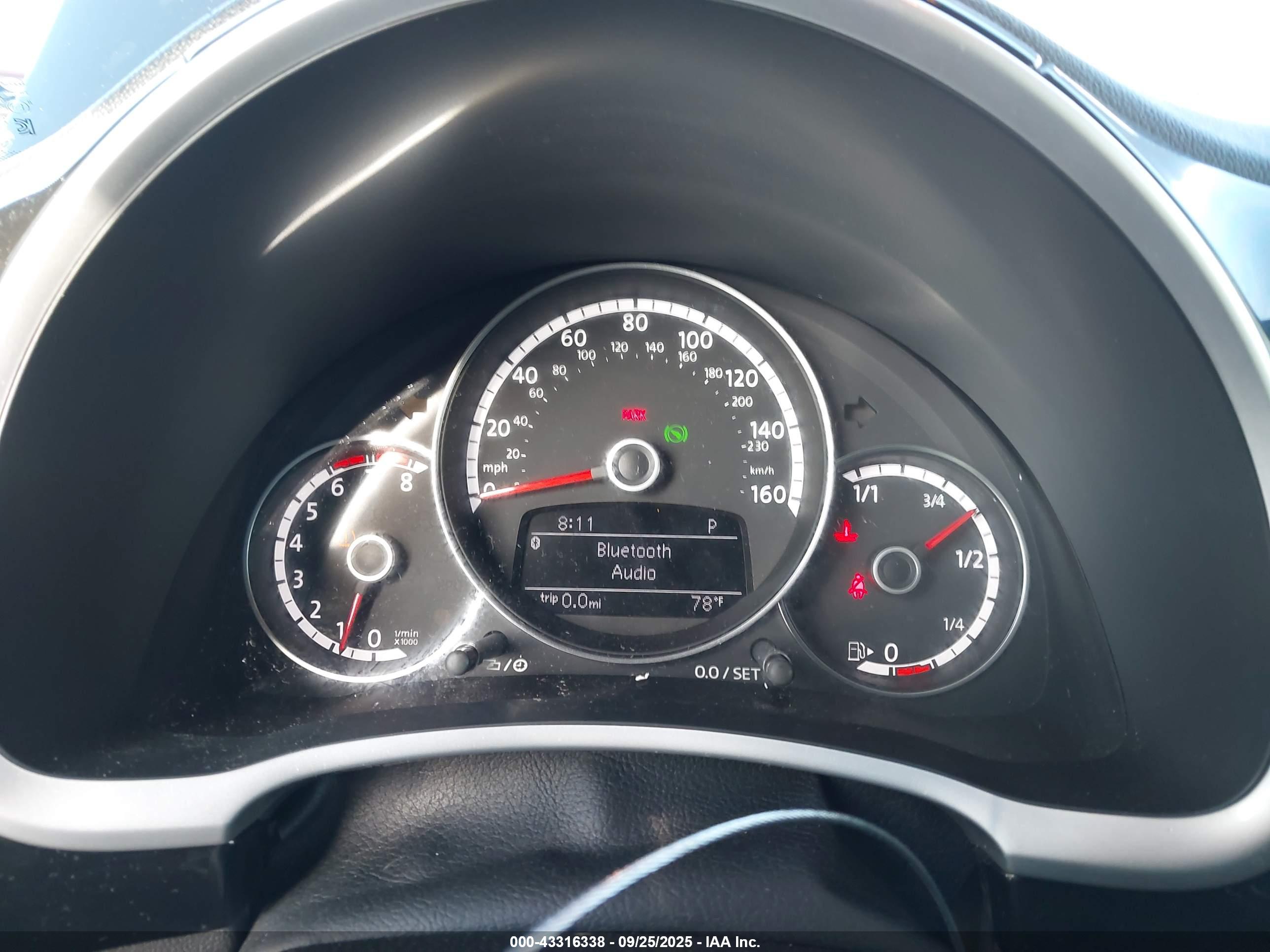 VOLKSWAGEN BEETLE image 7