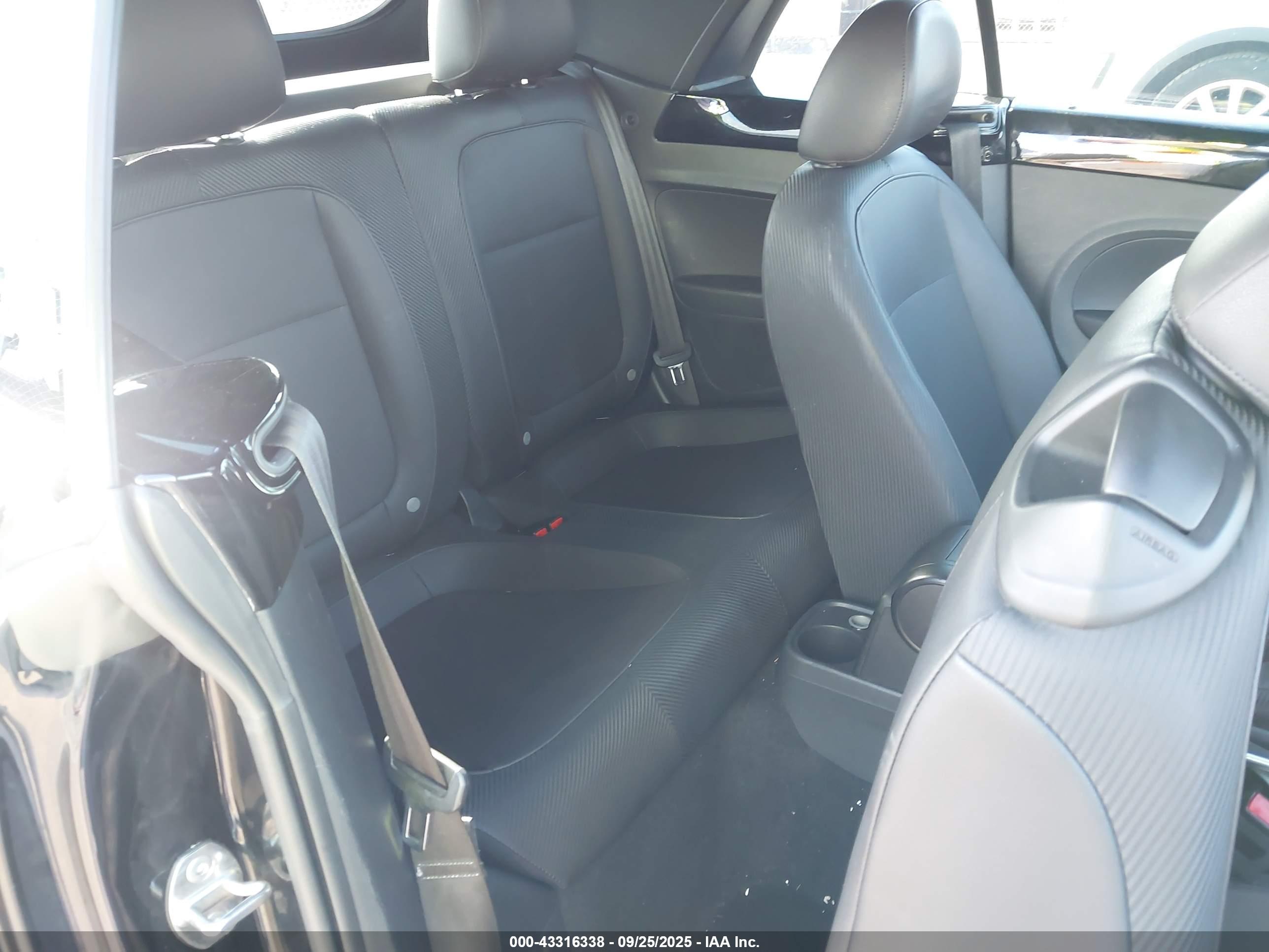 VOLKSWAGEN BEETLE image 8