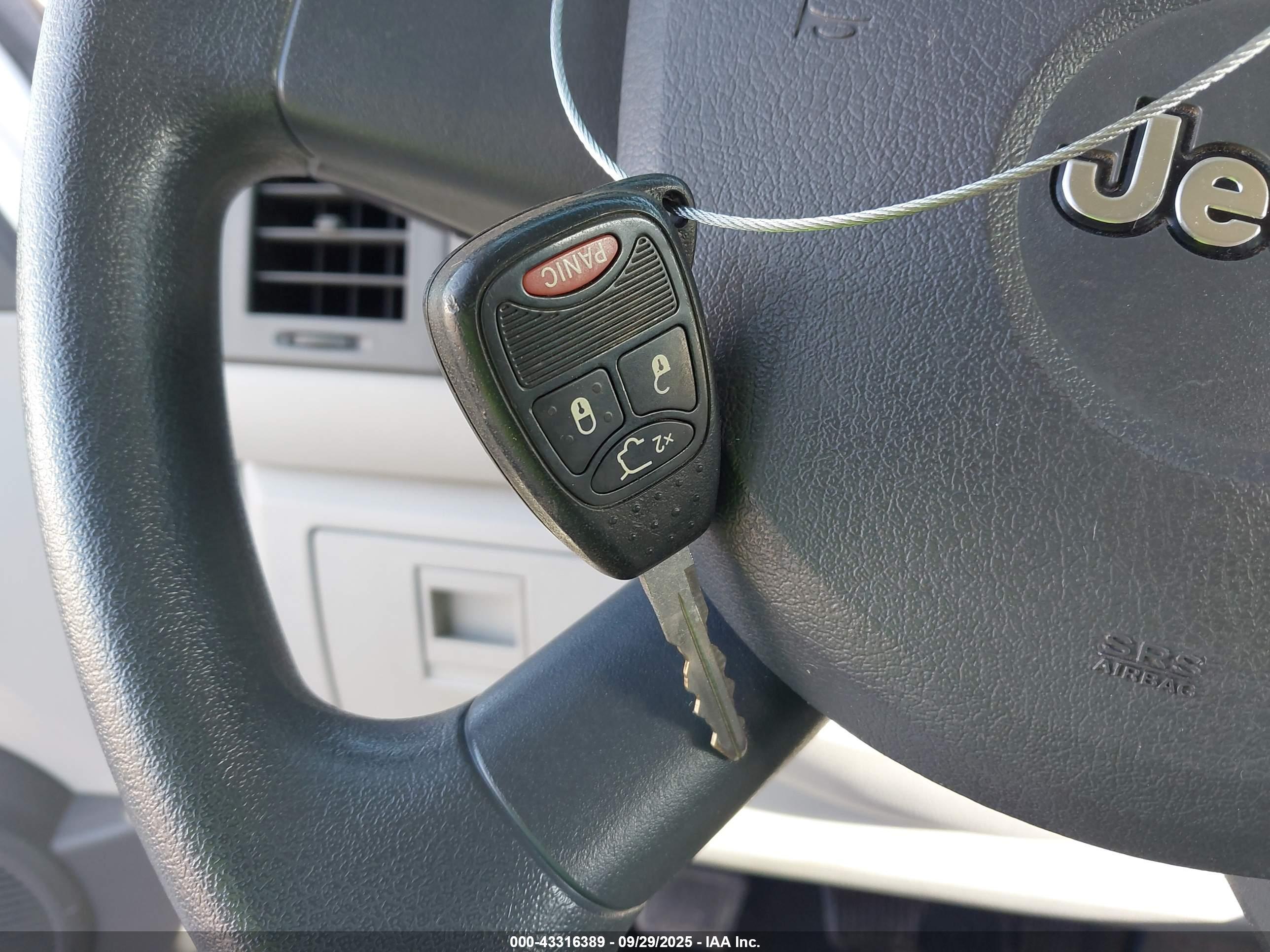 JEEP LIBERTY image 11