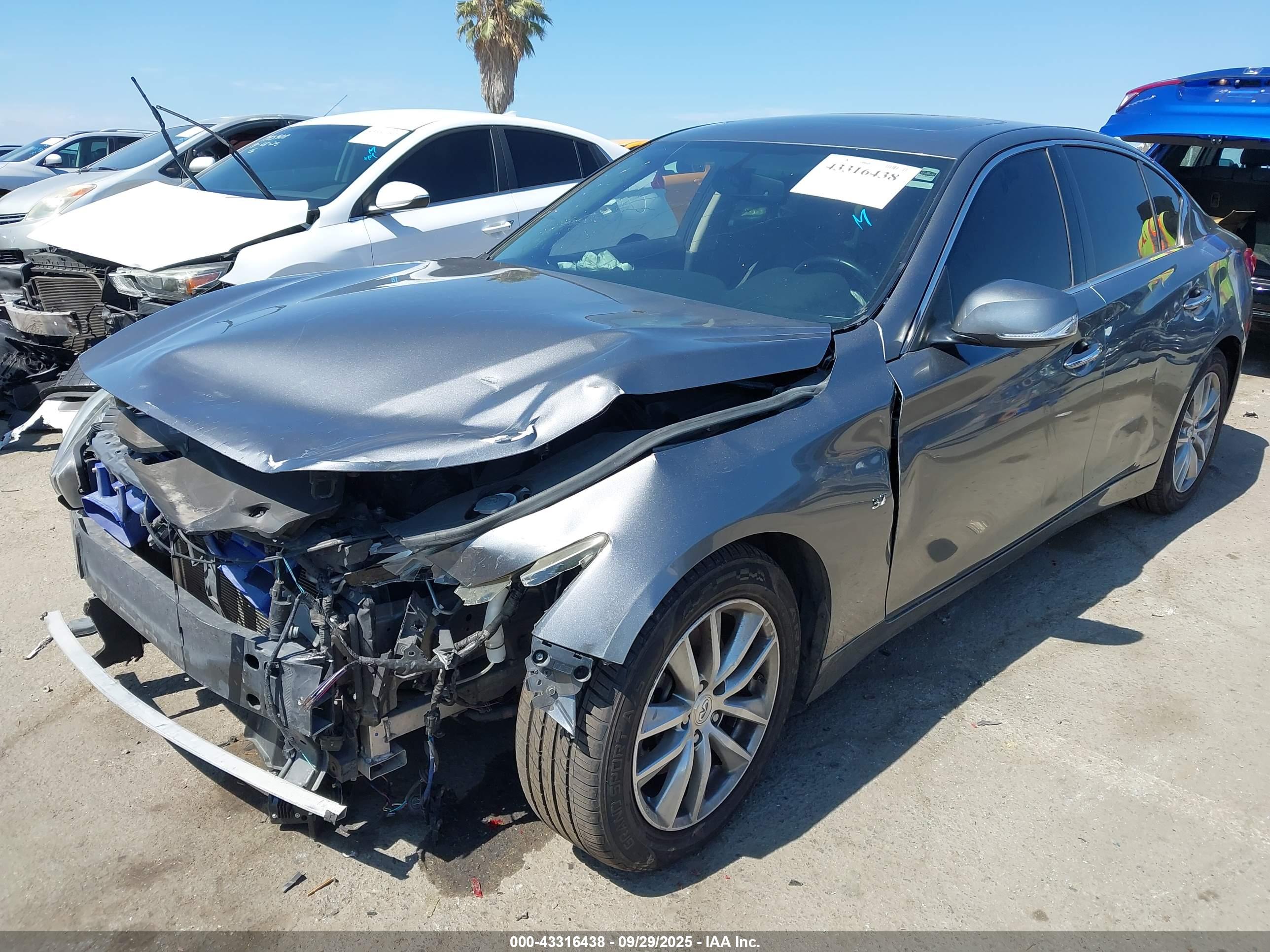 INFINITI Q50 image 2