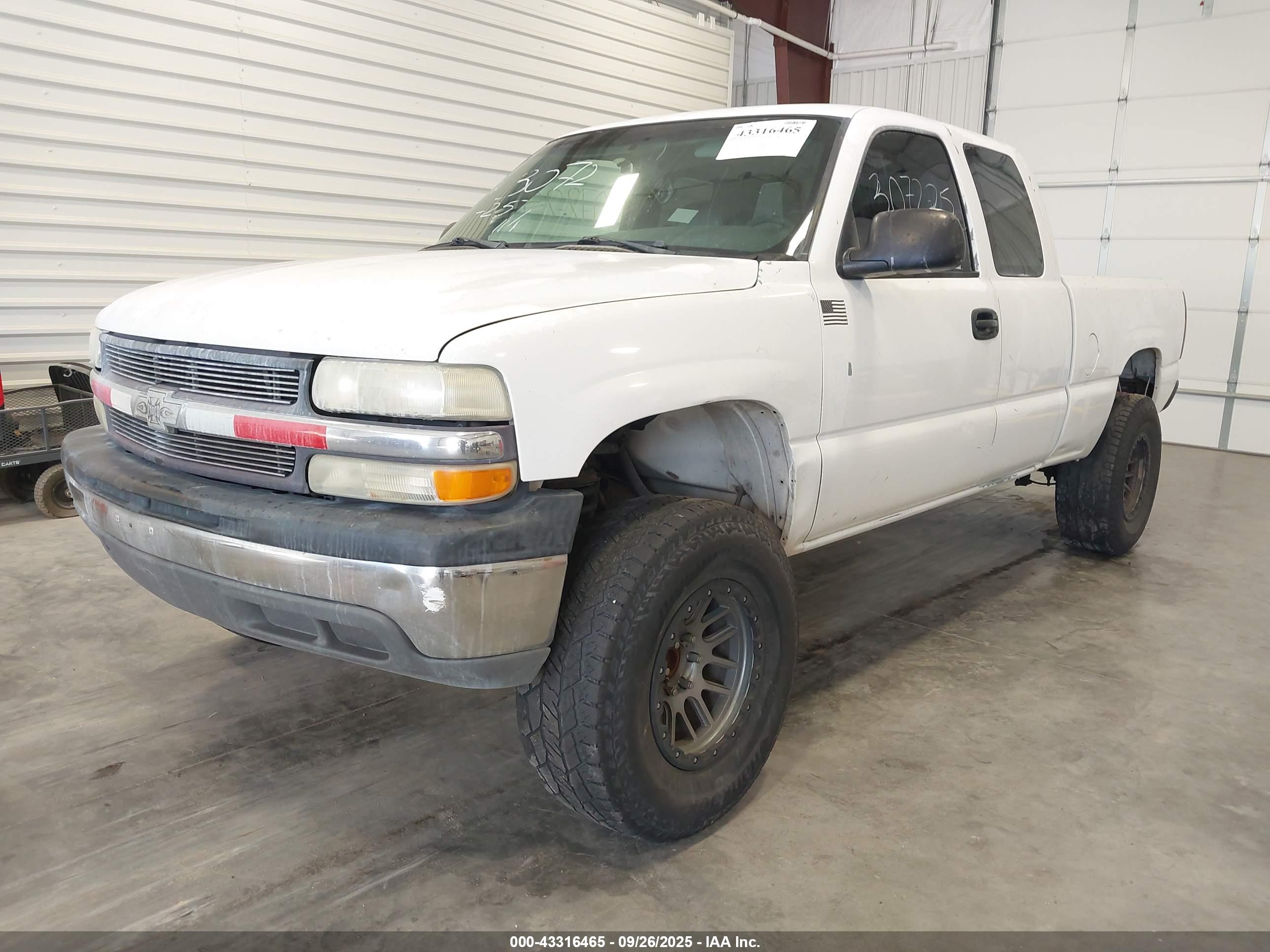 CHEVROLET SILVERADO image 2